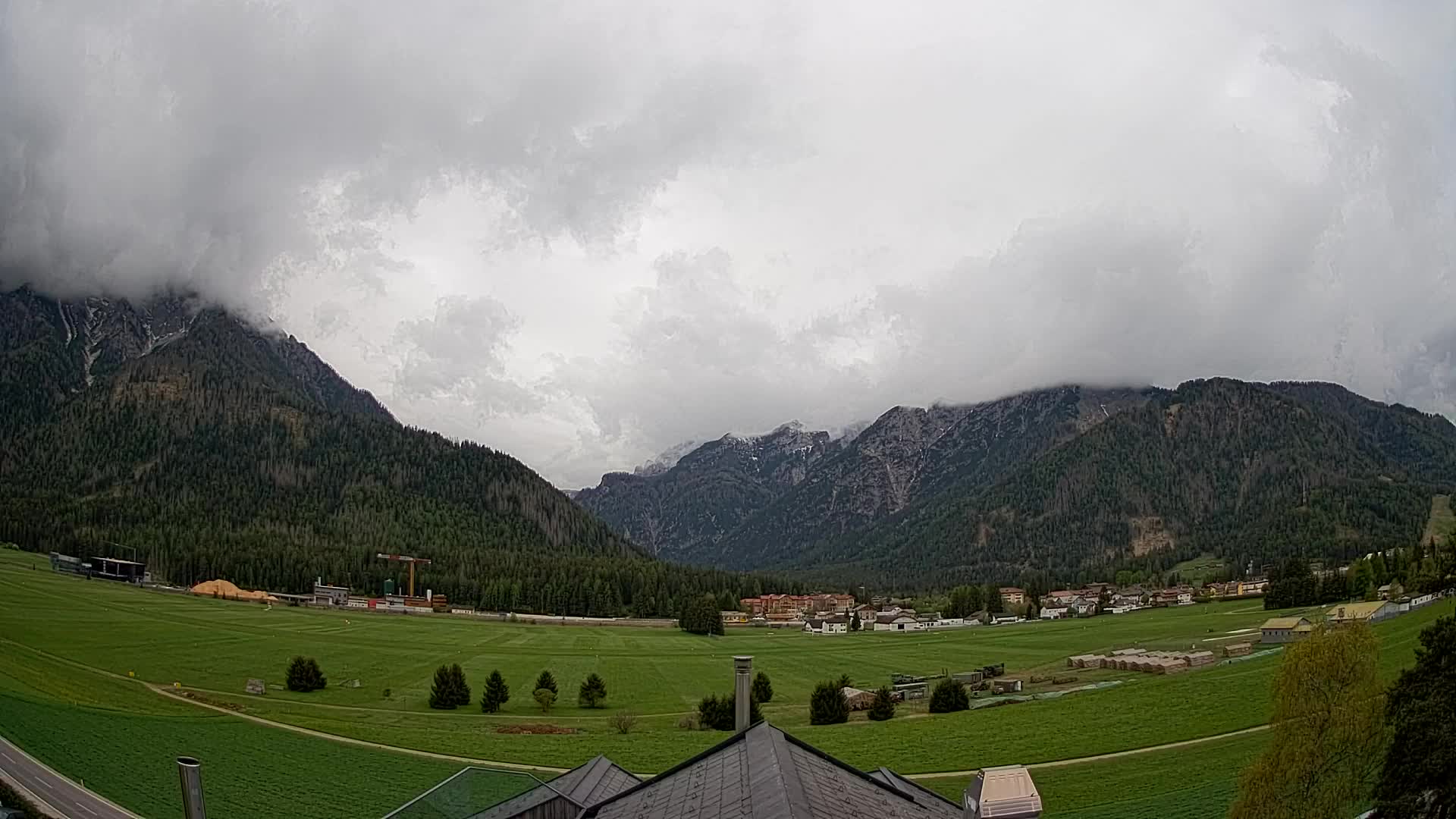 Web kamera Toblach Dolomiti – Pogled s Hotela Rosengarten