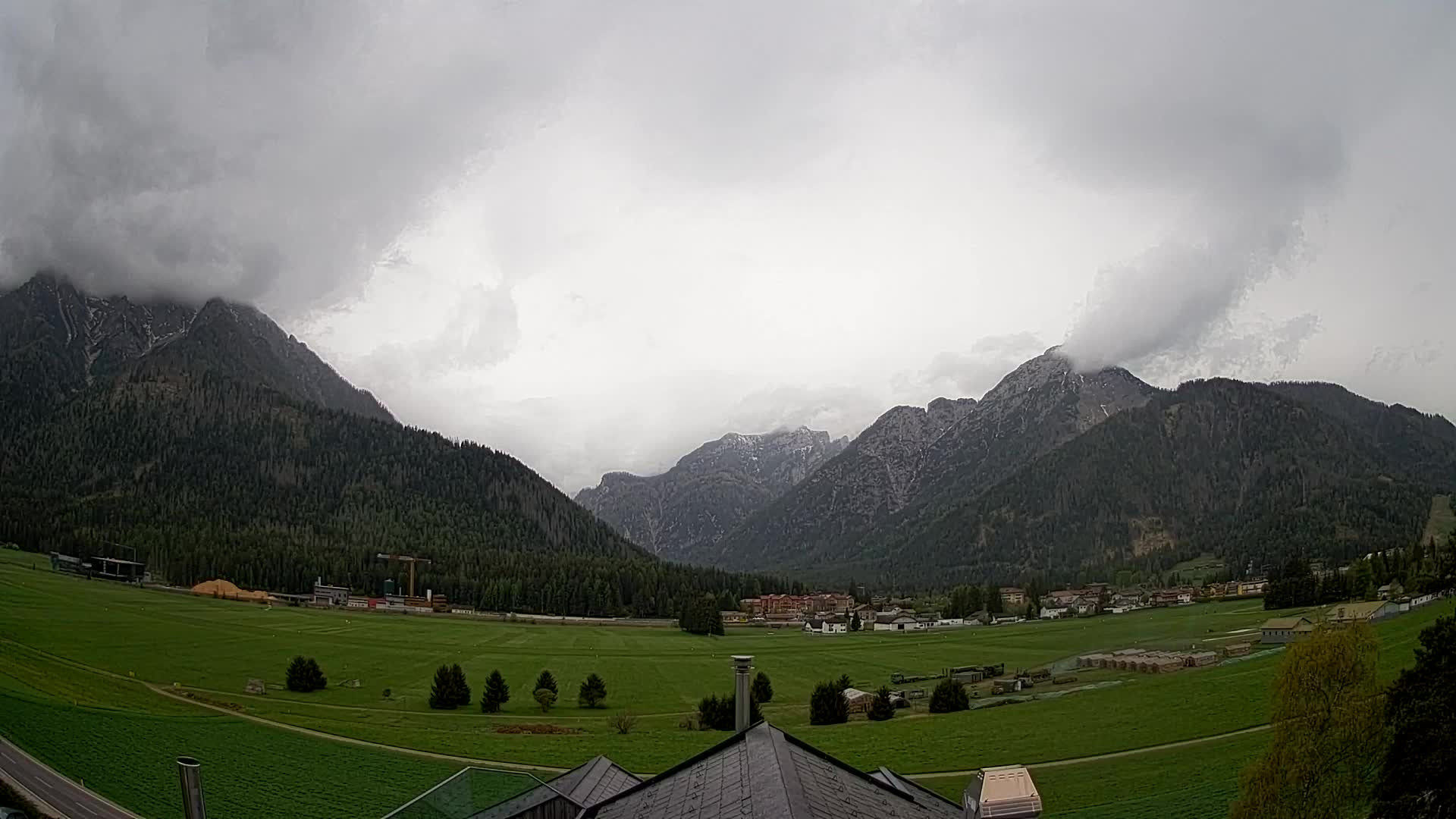 Web kamera Toblach Dolomiti – Pogled s Hotela Rosengarten