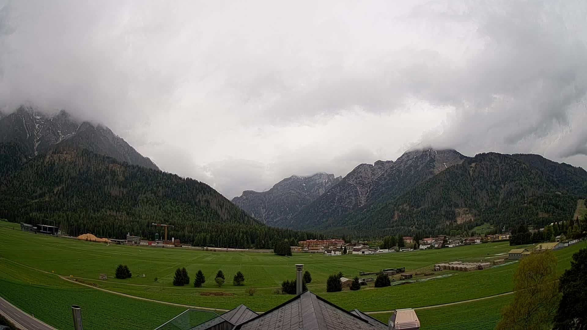 Spletna kamera Toblach Dolomiti – Pogled iz hotela Rosengarten