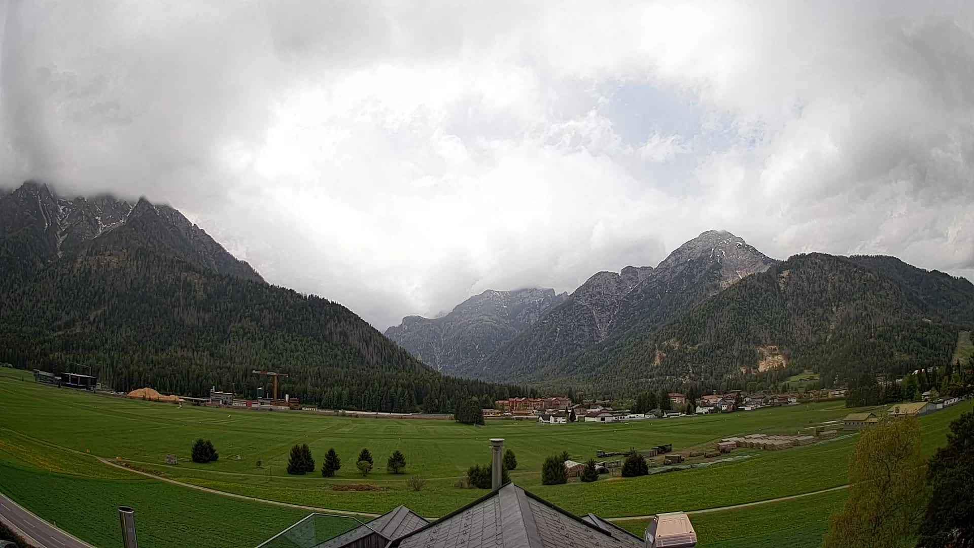 Web kamera Toblach Dolomiti – Pogled s Hotela Rosengarten