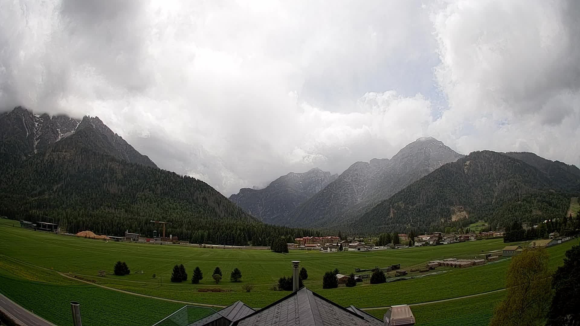 Spletna kamera Toblach Dolomiti – Pogled iz hotela Rosengarten