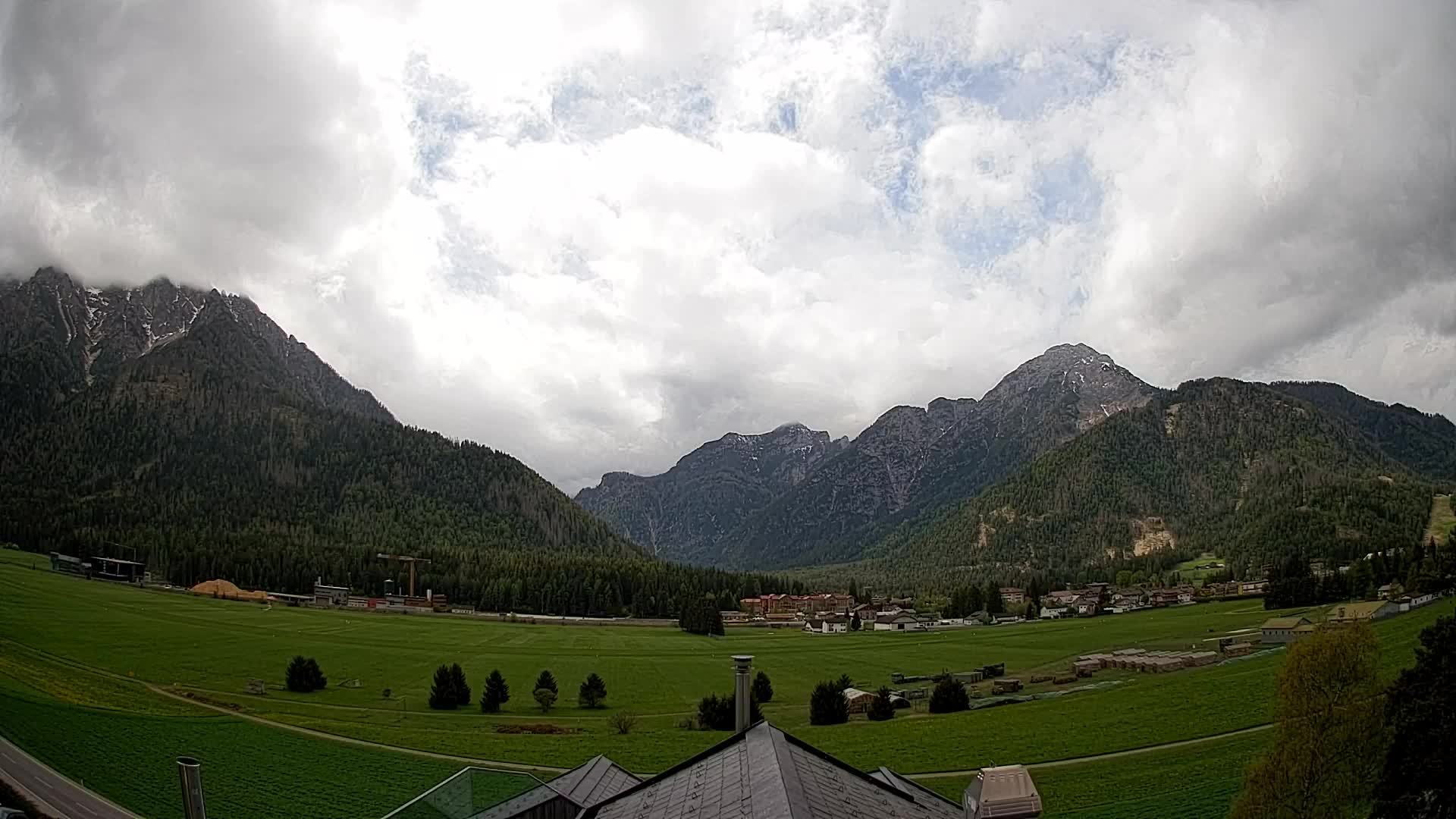 Spletna kamera Toblach Dolomiti – Pogled iz hotela Rosengarten