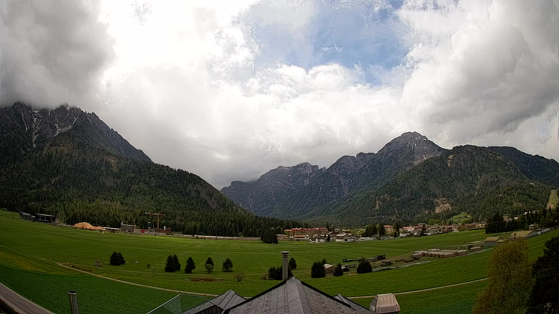 Spletna kamera Toblach Dolomiti – Pogled iz hotela Rosengarten