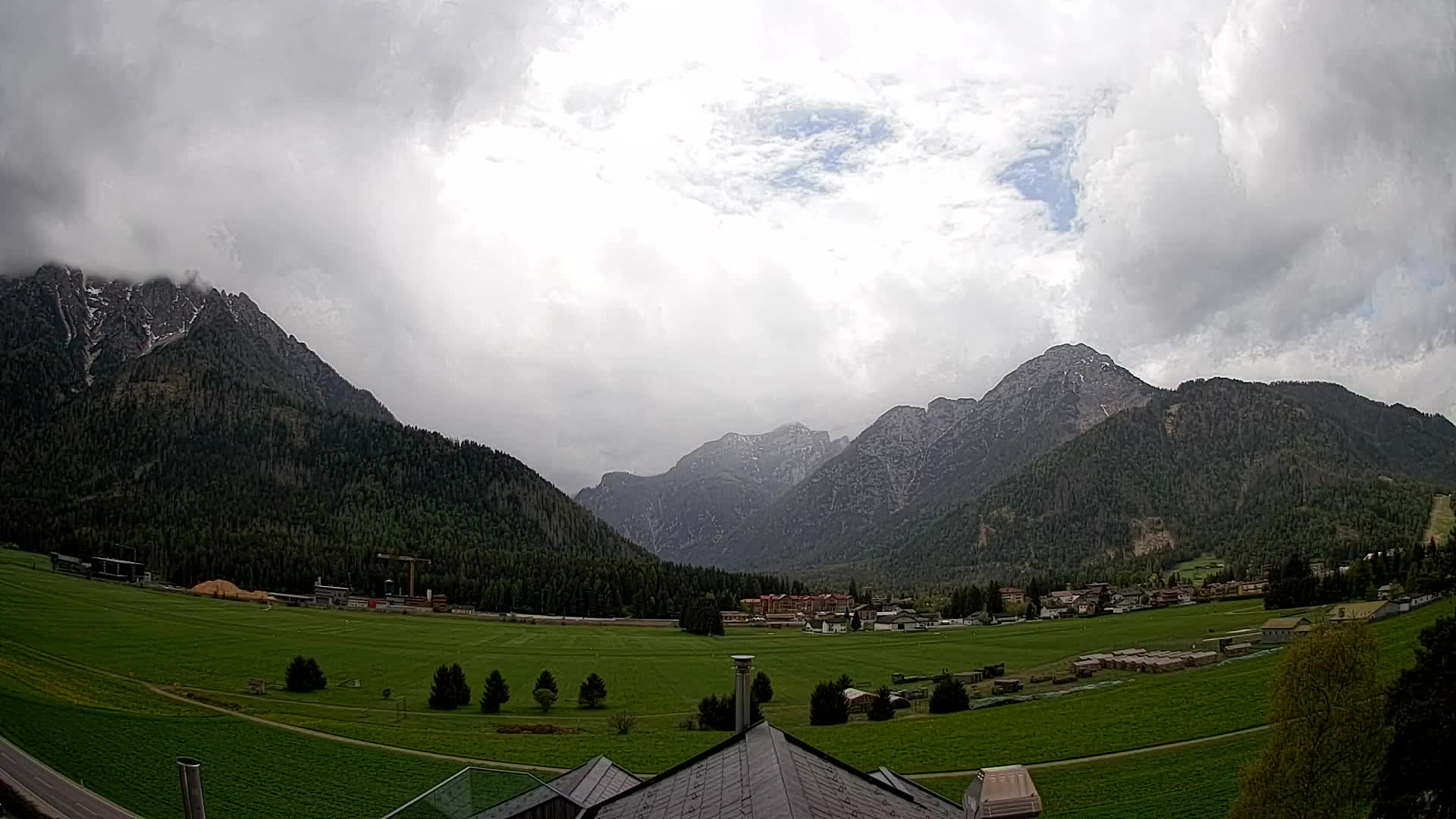 Web kamera Toblach Dolomiti – Pogled s Hotela Rosengarten