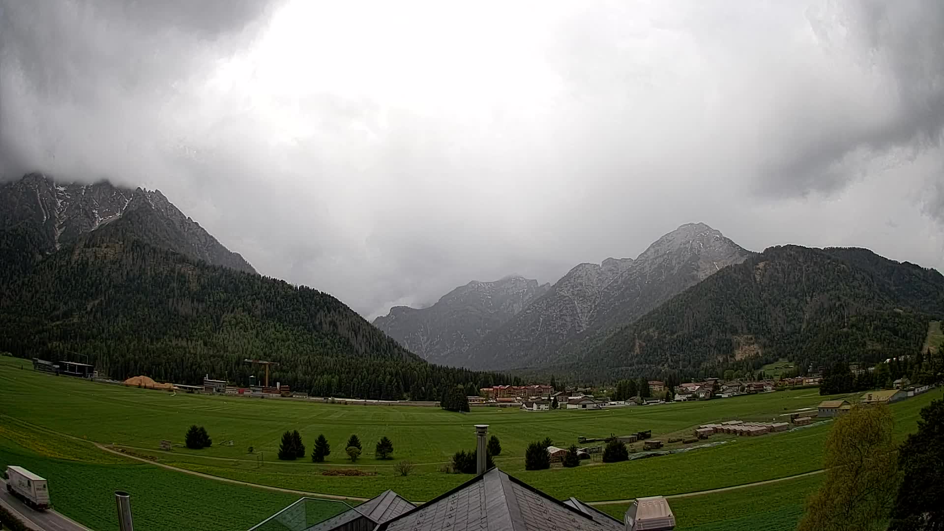 Spletna kamera Toblach Dolomiti – Pogled iz hotela Rosengarten