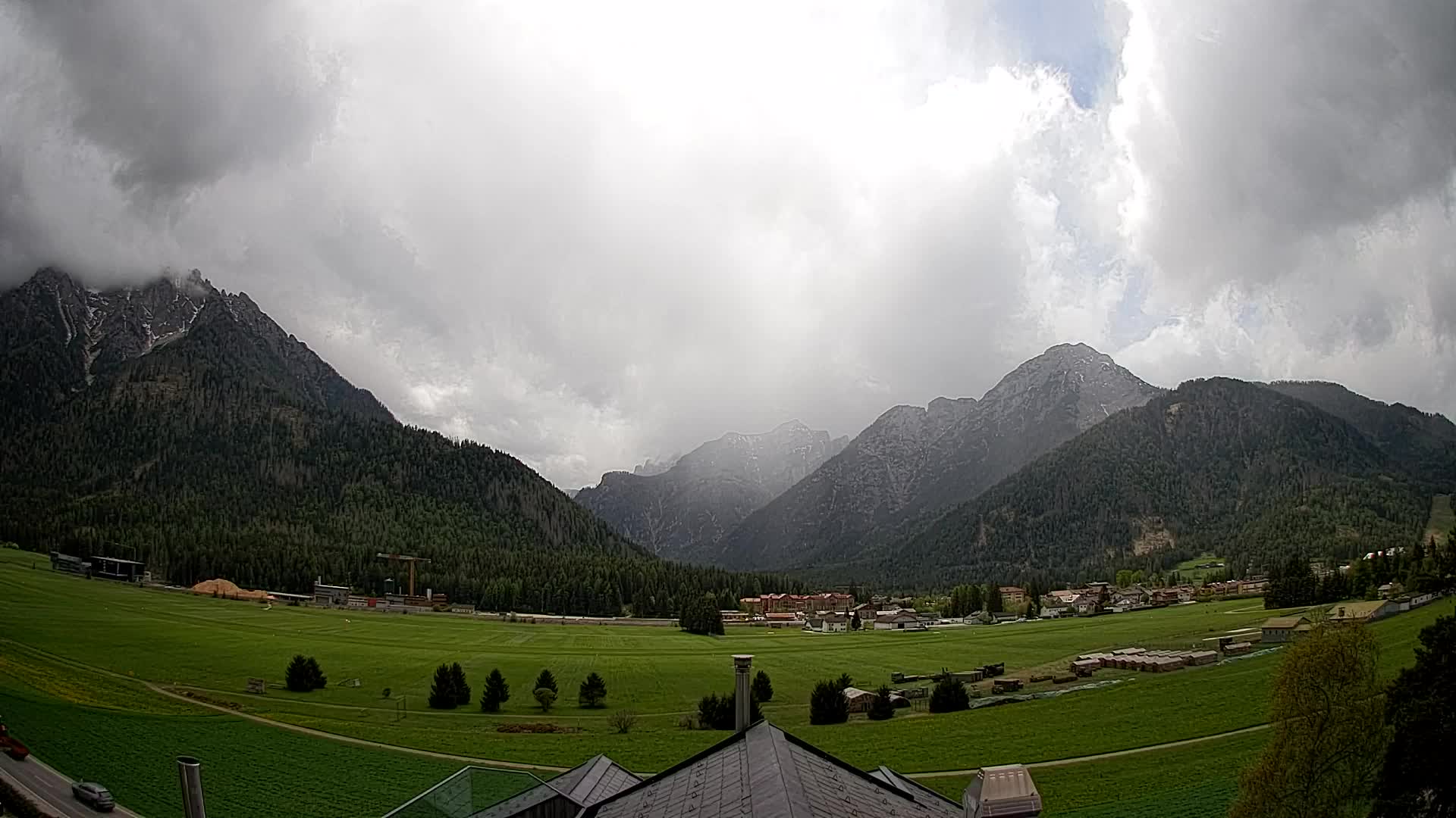 Spletna kamera Toblach Dolomiti – Pogled iz hotela Rosengarten