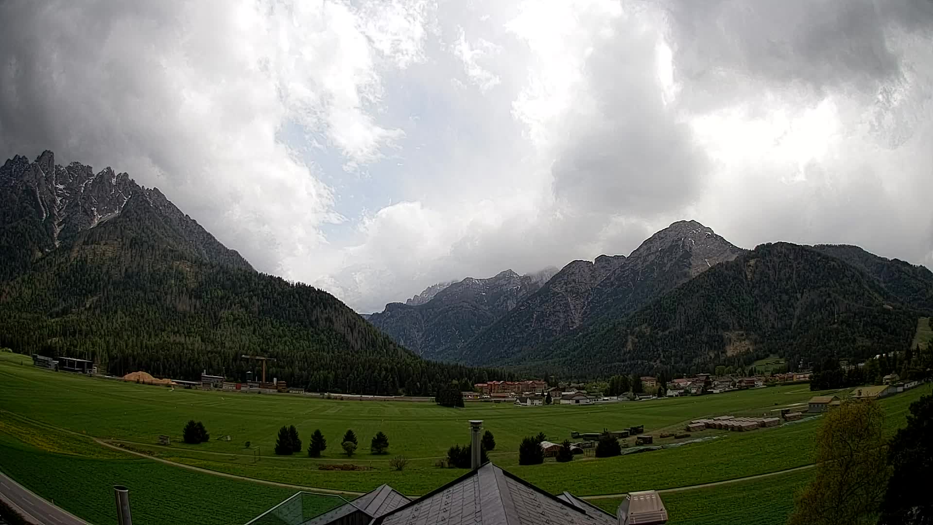 Spletna kamera Toblach Dolomiti – Pogled iz hotela Rosengarten