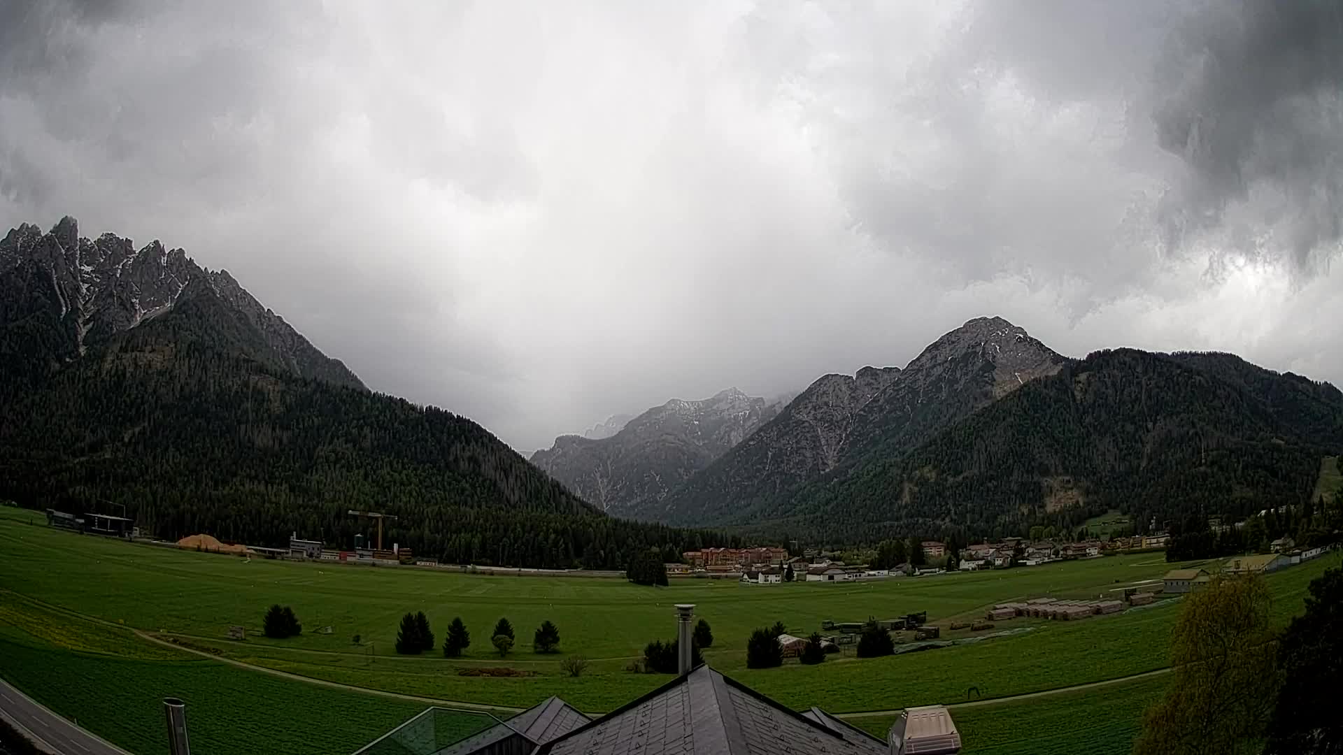 Spletna kamera Toblach Dolomiti – Pogled iz hotela Rosengarten