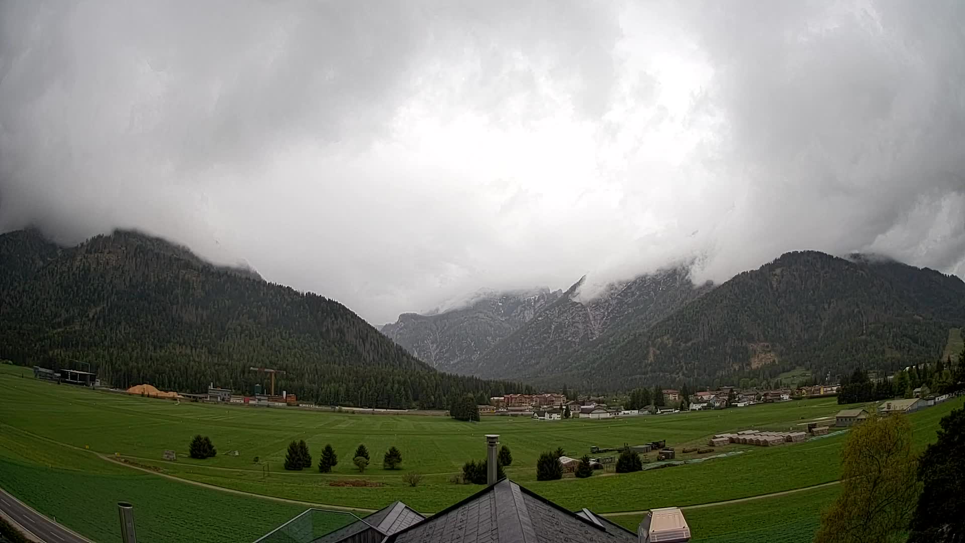 Spletna kamera Toblach Dolomiti – Pogled iz hotela Rosengarten