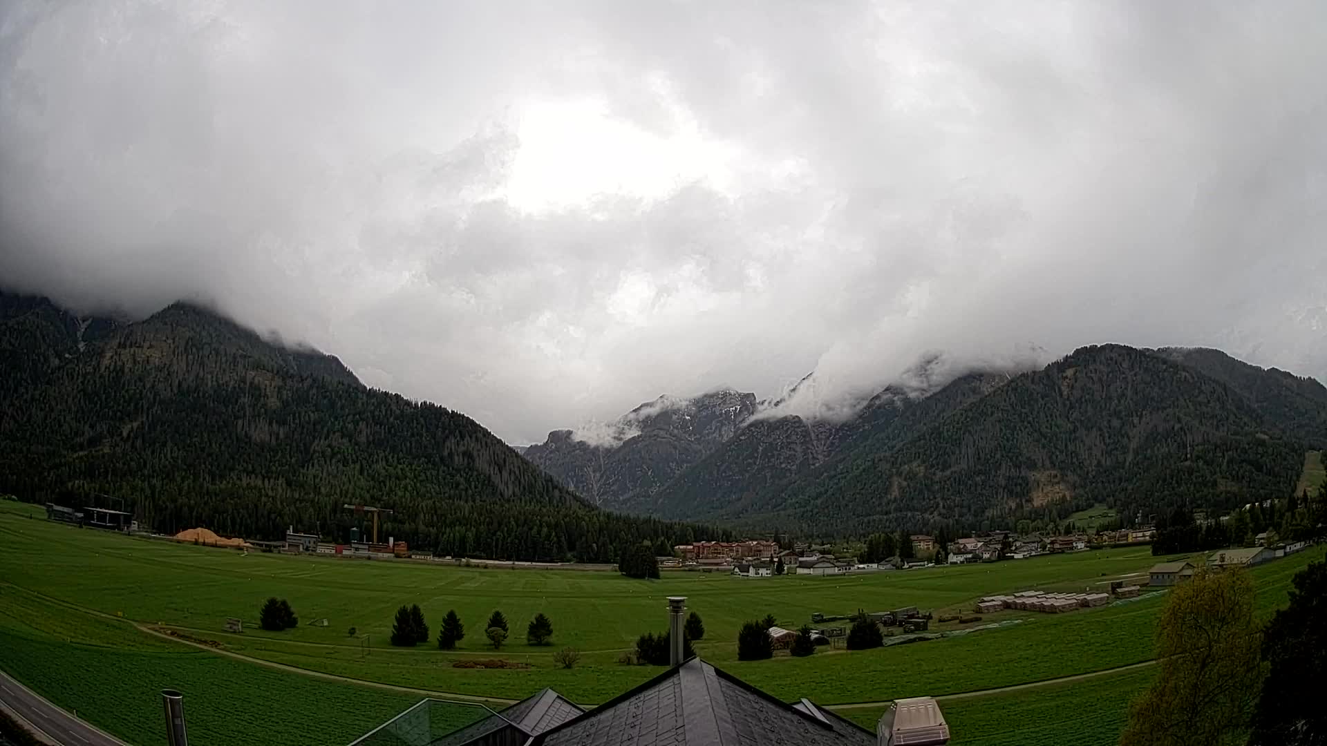 Web kamera Toblach Dolomiti – Pogled s Hotela Rosengarten