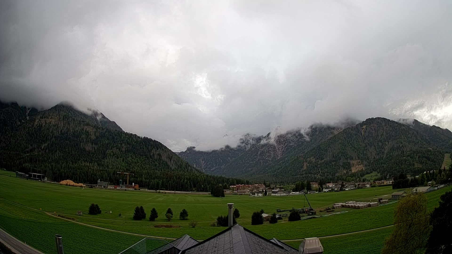 Web kamera Toblach Dolomiti – Pogled s Hotela Rosengarten