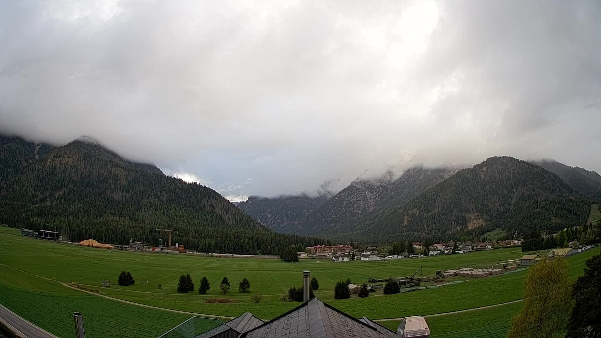 Web kamera Toblach Dolomiti – Pogled s Hotela Rosengarten