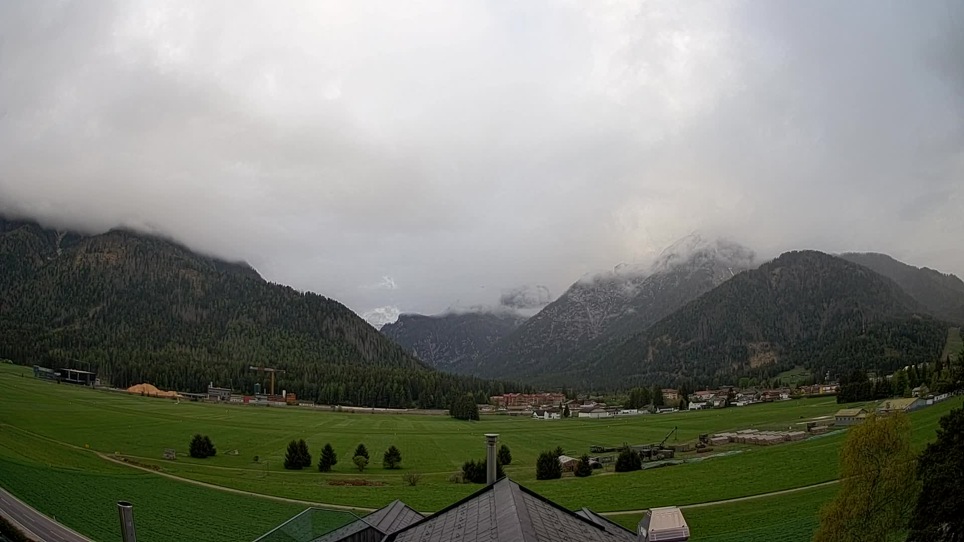 Spletna kamera Toblach Dolomiti – Pogled iz hotela Rosengarten