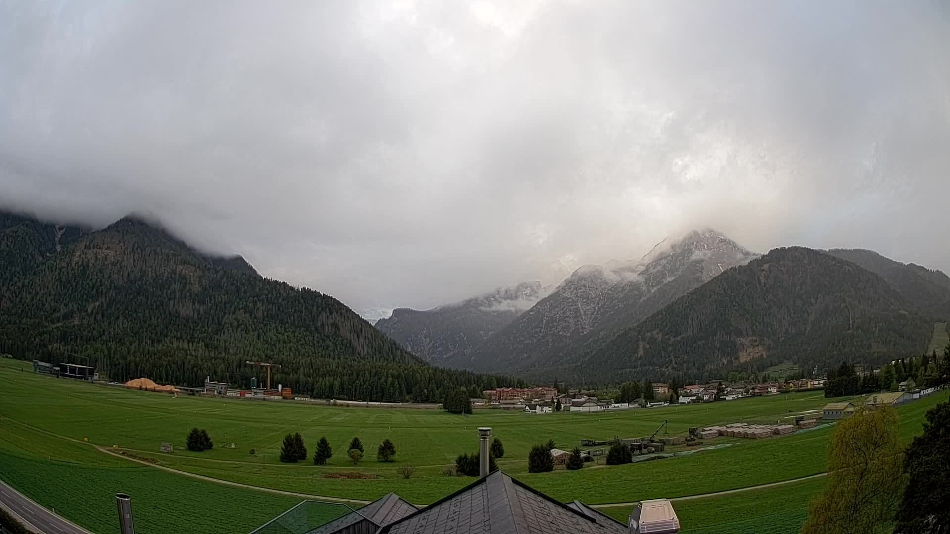 Spletna kamera Toblach Dolomiti – Pogled iz hotela Rosengarten