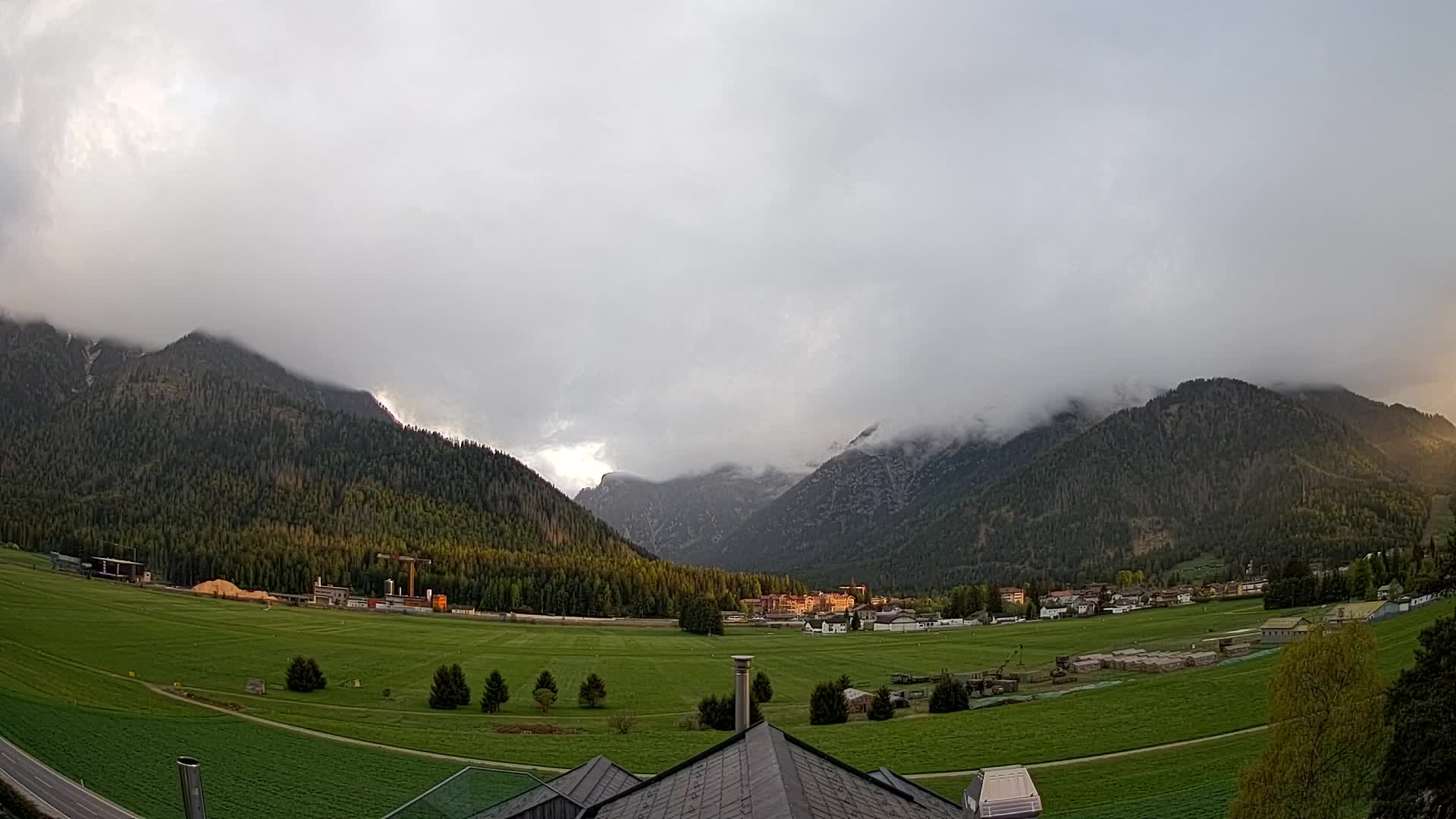 Spletna kamera Toblach Dolomiti – Pogled iz hotela Rosengarten