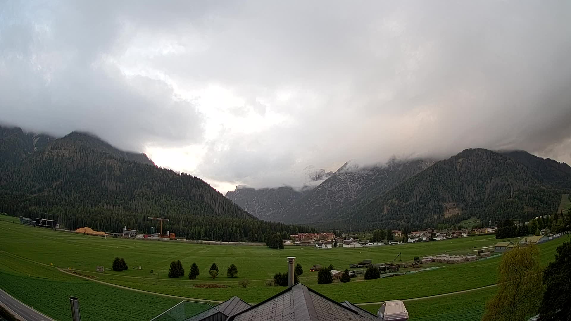 Spletna kamera Toblach Dolomiti – Pogled iz hotela Rosengarten