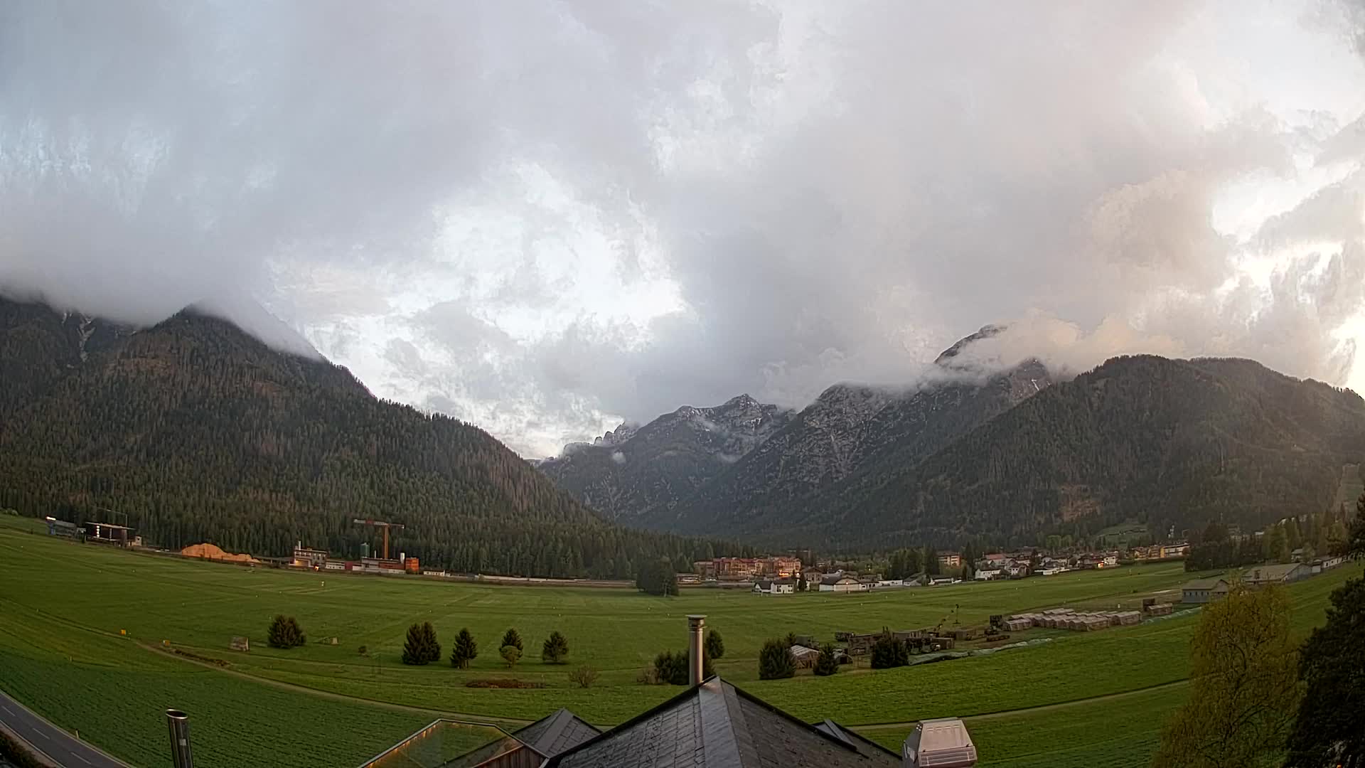 Spletna kamera Toblach Dolomiti – Pogled iz hotela Rosengarten