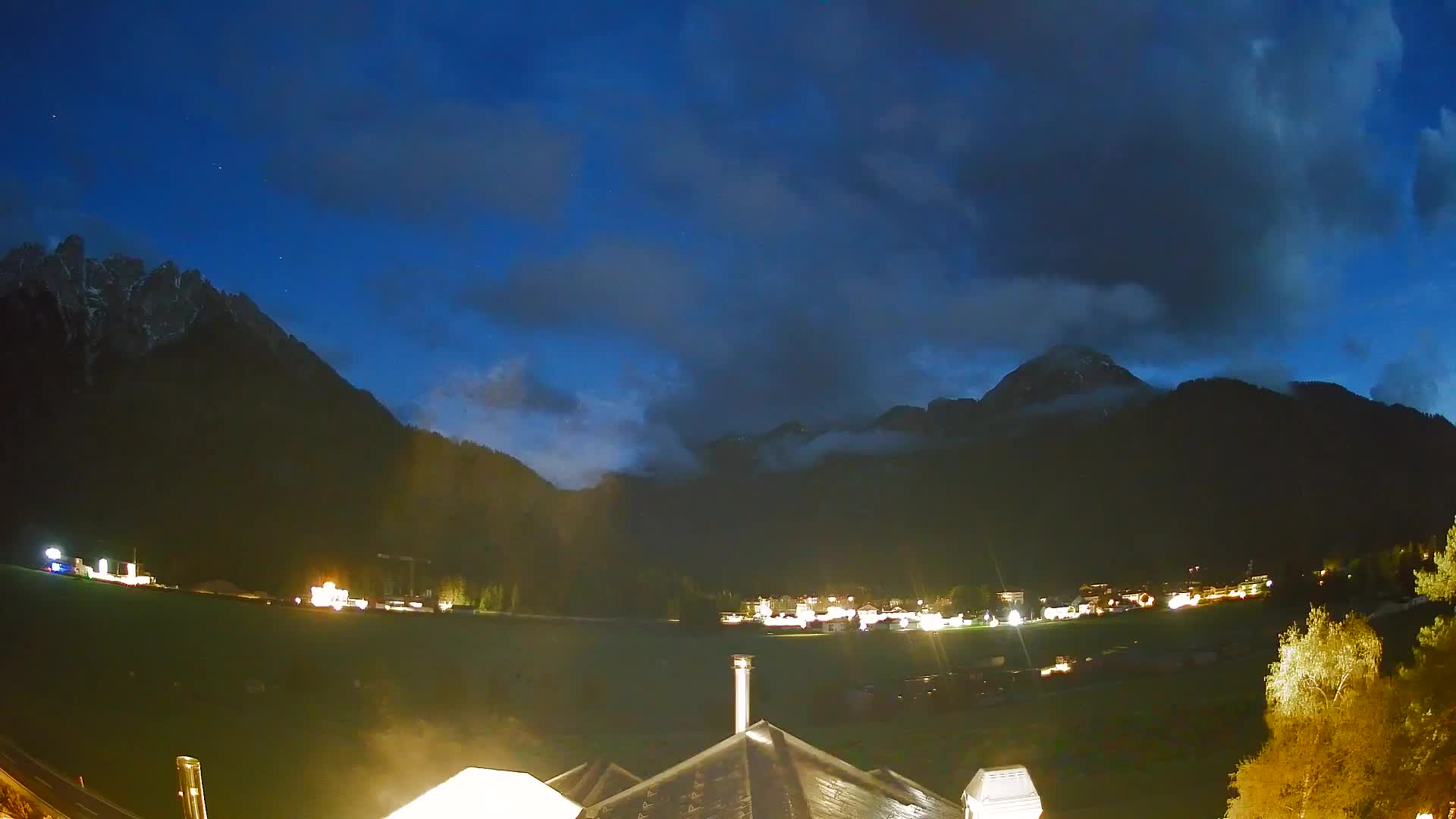 Web kamera Toblach Dolomiti – Pogled s Hotela Rosengarten