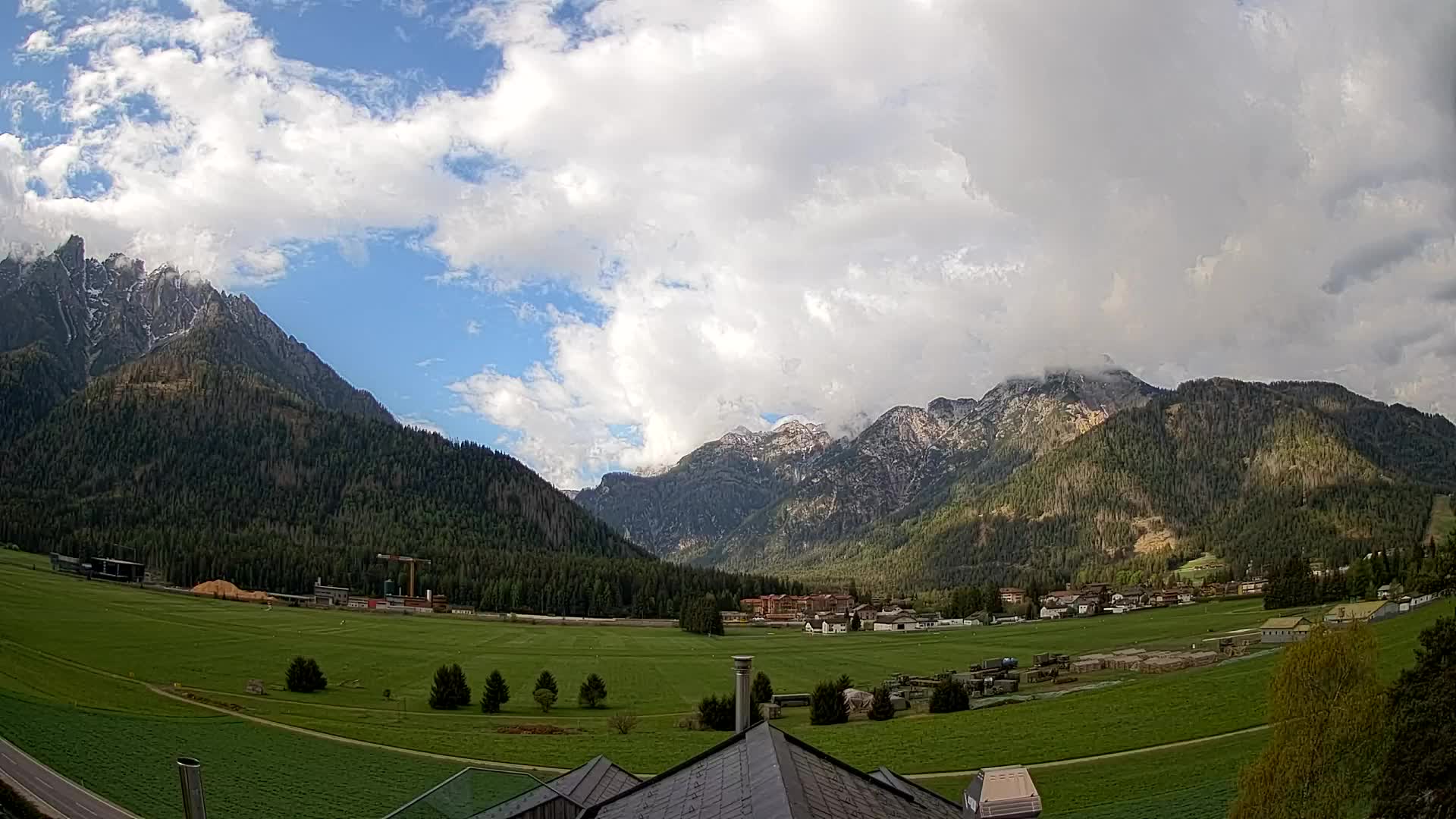 Spletna kamera Toblach Dolomiti – Pogled iz hotela Rosengarten
