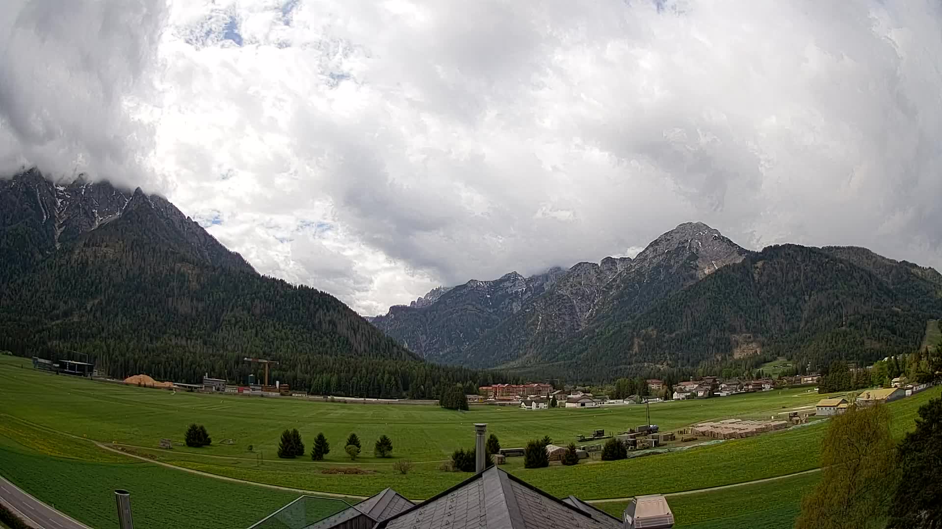 Web kamera Toblach Dolomiti – Pogled s Hotela Rosengarten