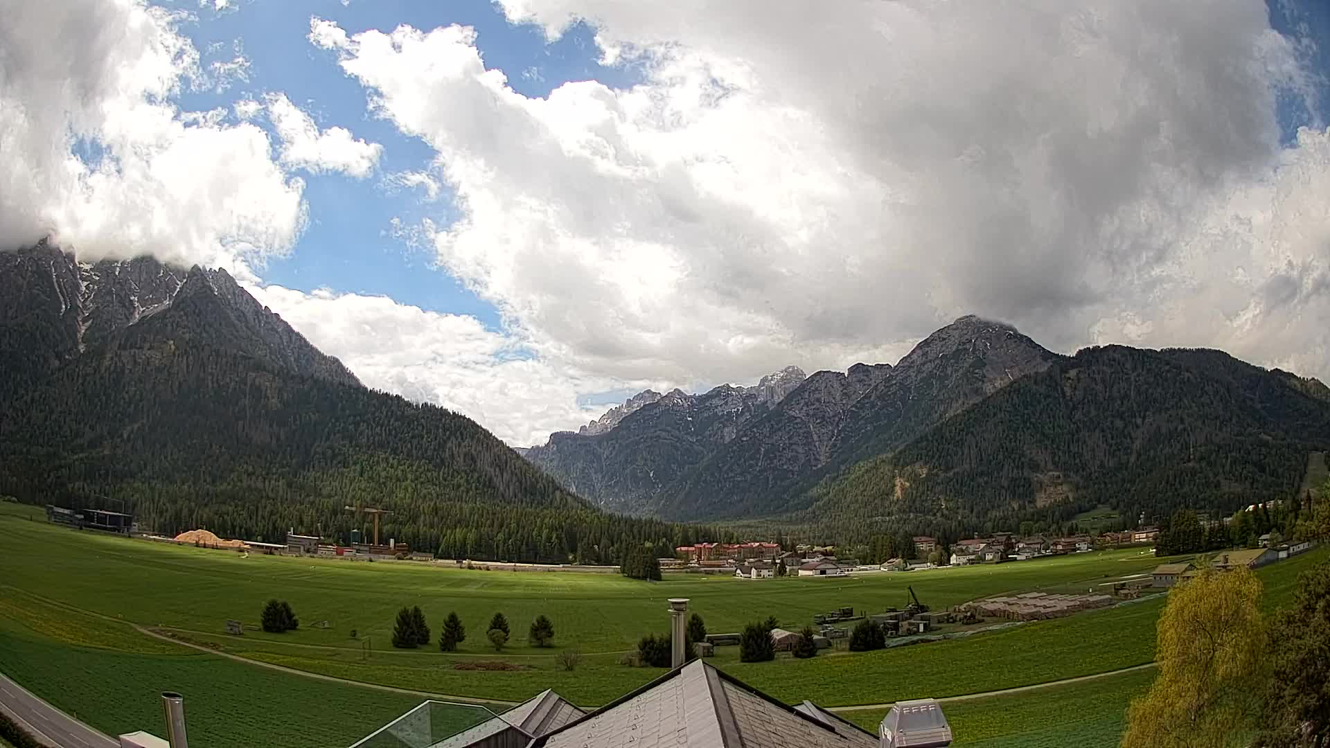 Web kamera Toblach Dolomiti – Pogled s Hotela Rosengarten