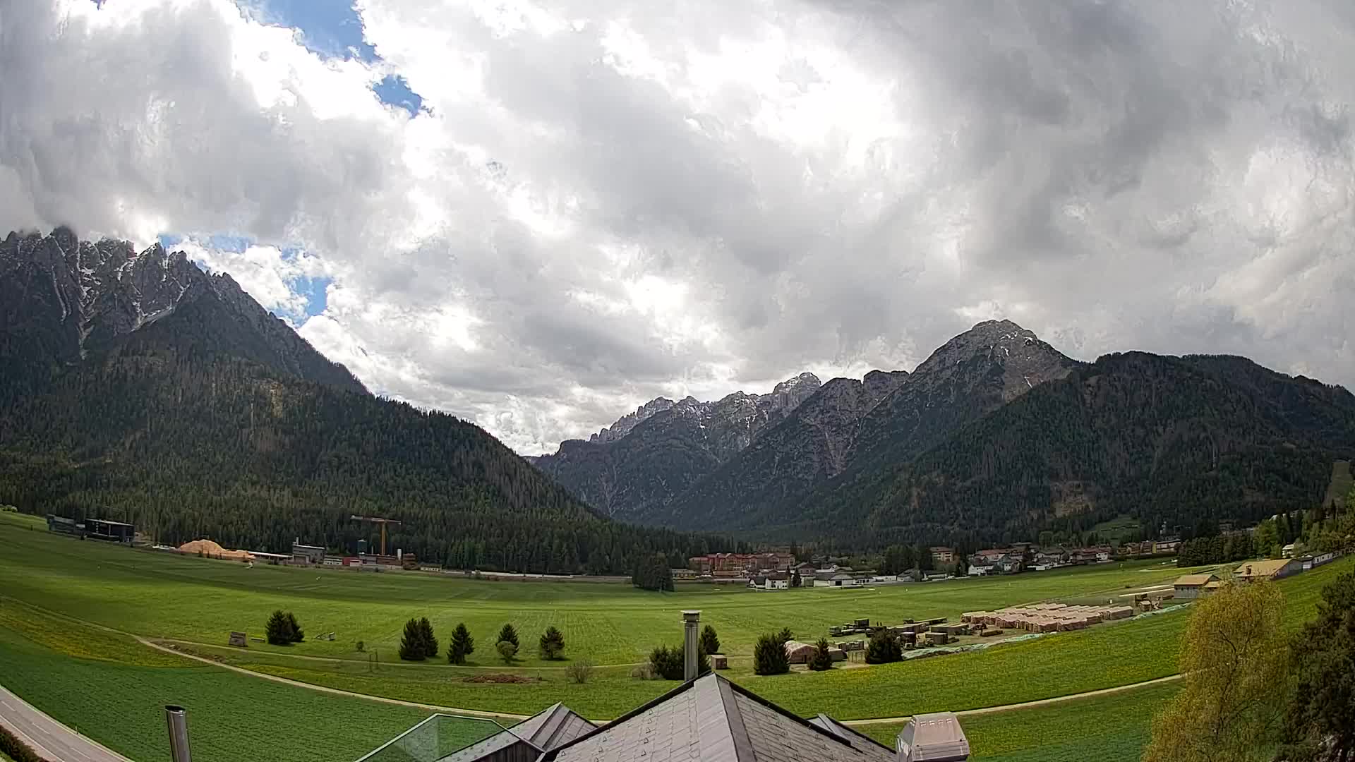 Spletna kamera Toblach Dolomiti – Pogled iz hotela Rosengarten