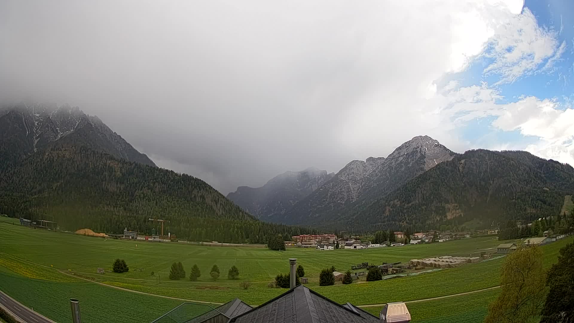Spletna kamera Toblach Dolomiti – Pogled iz hotela Rosengarten