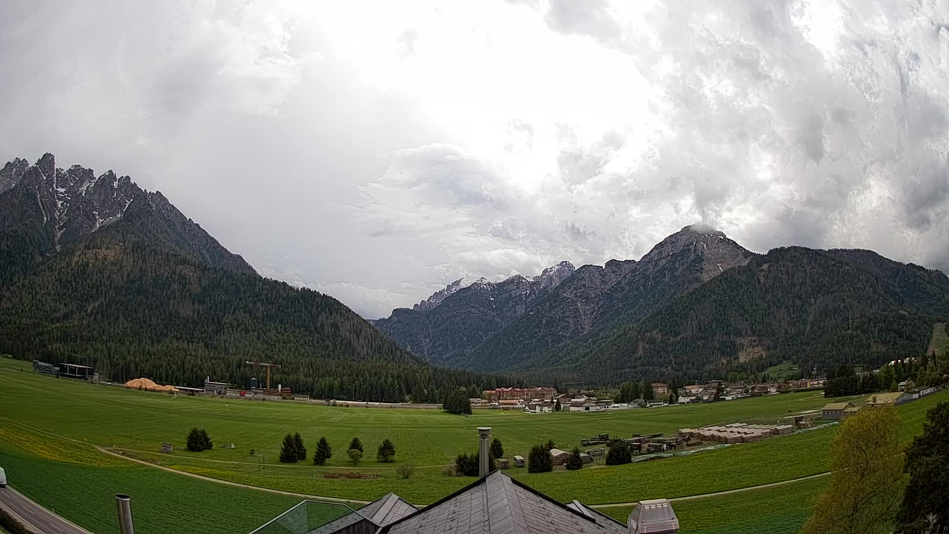 Web kamera Toblach Dolomiti – Pogled s Hotela Rosengarten