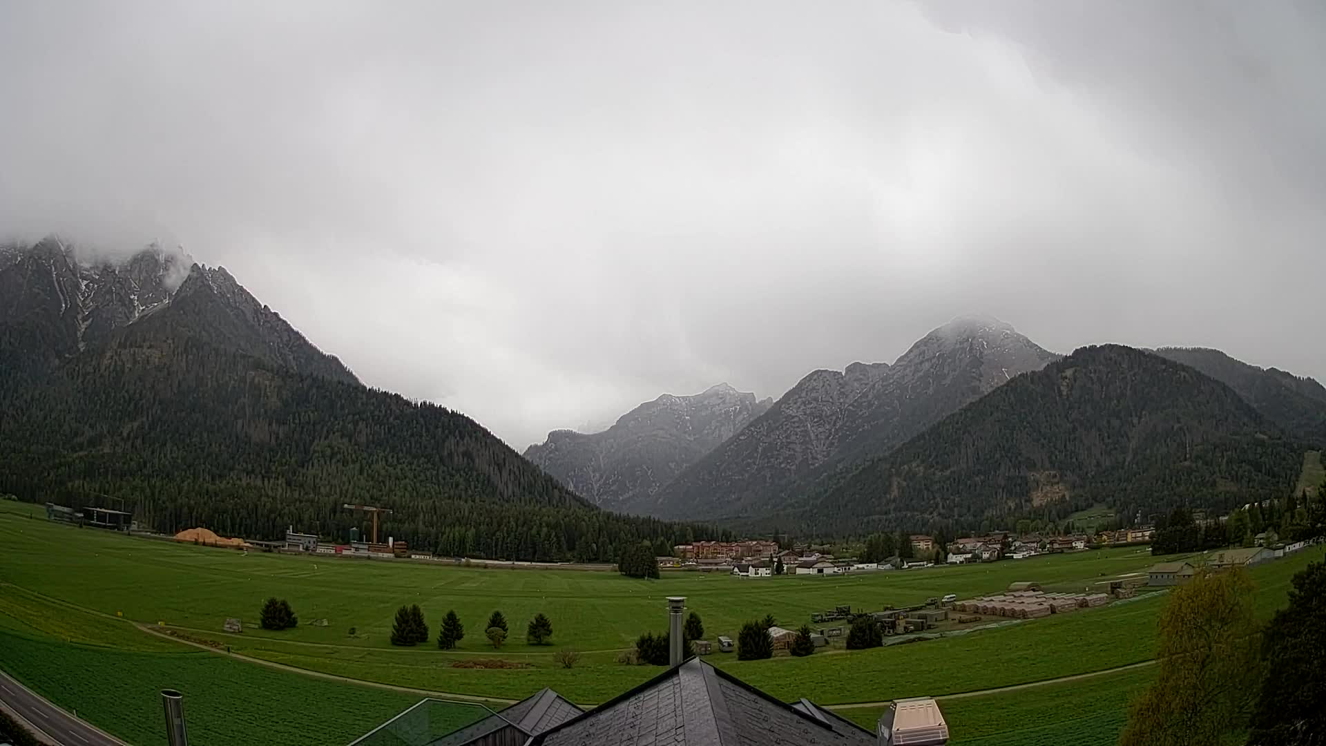 Web kamera Toblach Dolomiti – Pogled s Hotela Rosengarten
