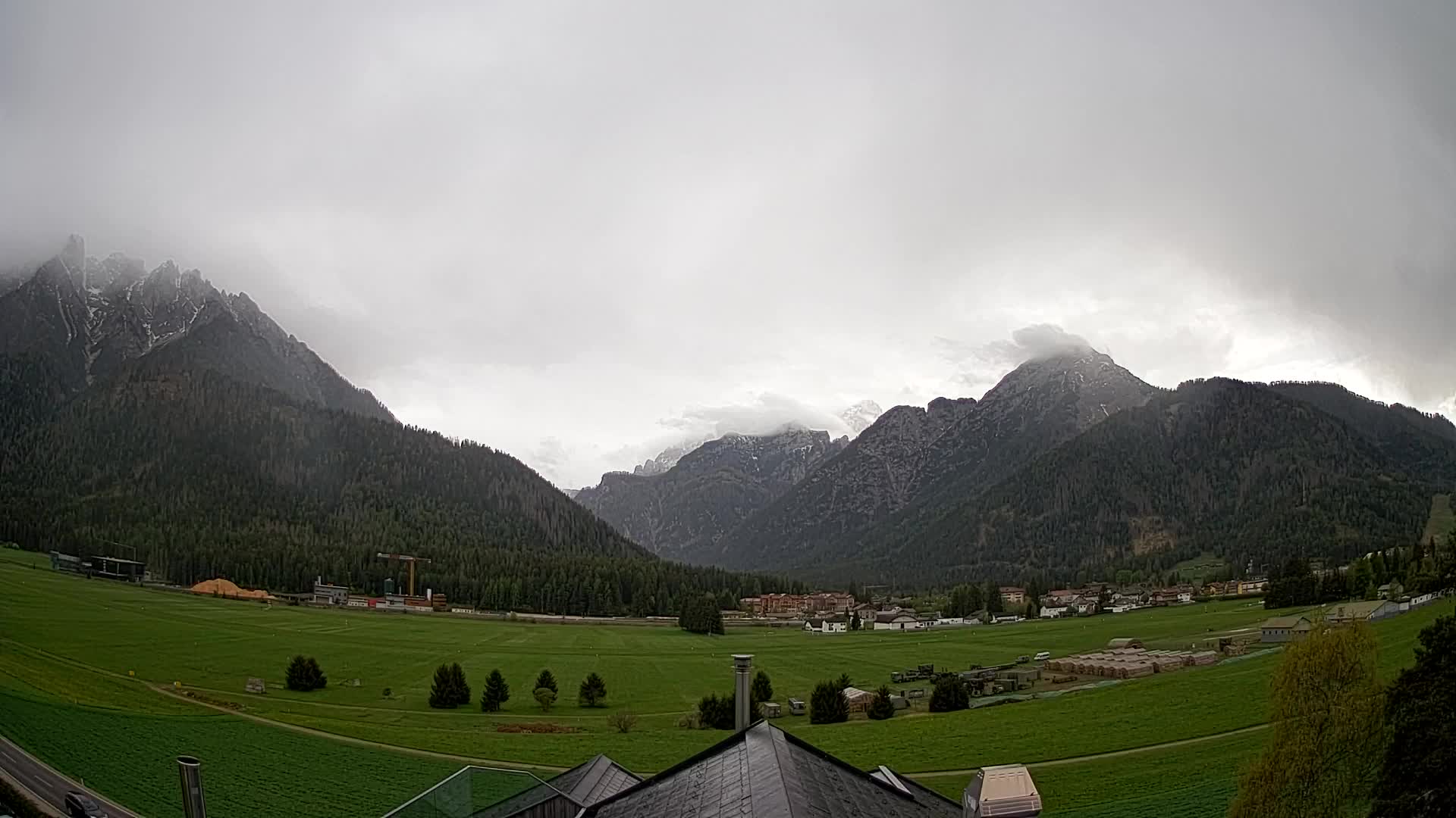 Spletna kamera Toblach Dolomiti – Pogled iz hotela Rosengarten