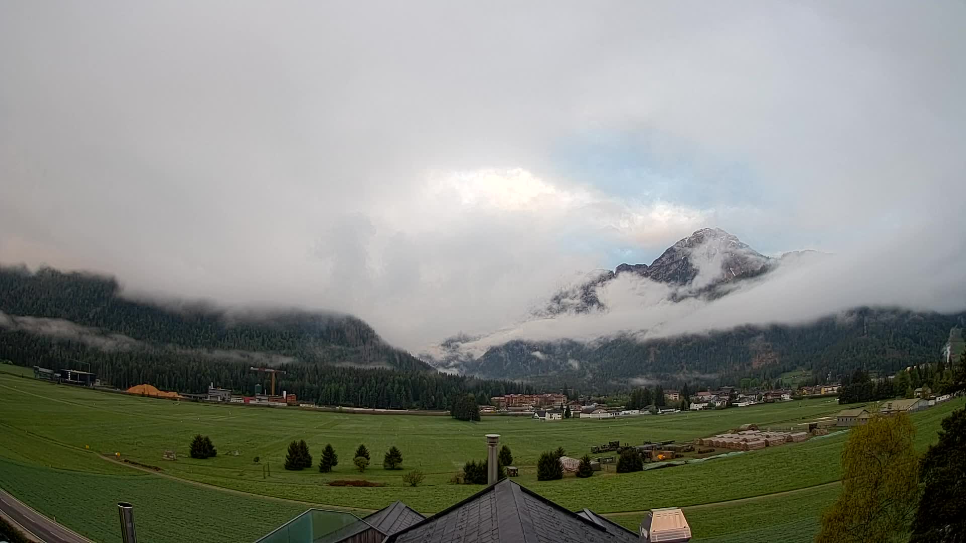 Web kamera Toblach Dolomiti – Pogled s Hotela Rosengarten