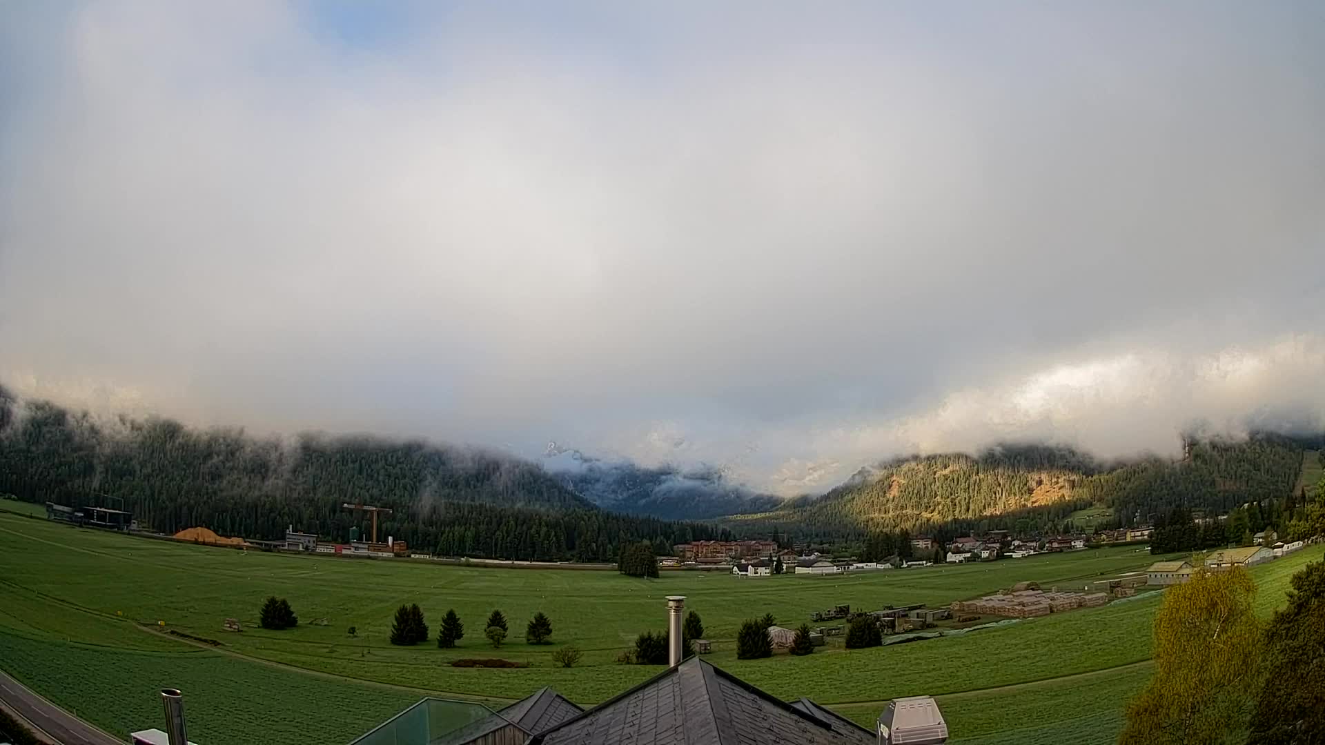 Web kamera Toblach Dolomiti – Pogled s Hotela Rosengarten