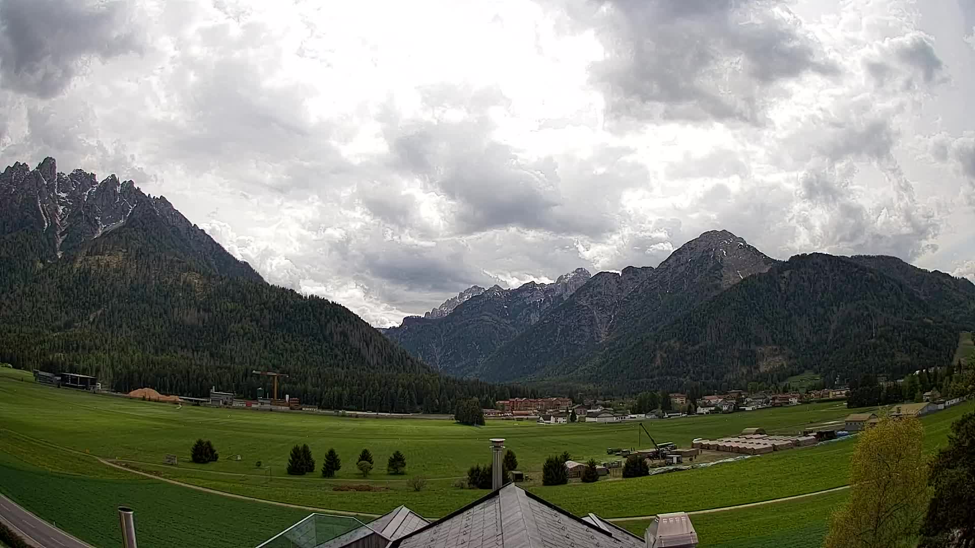 Web kamera Toblach Dolomiti – Pogled s Hotela Rosengarten