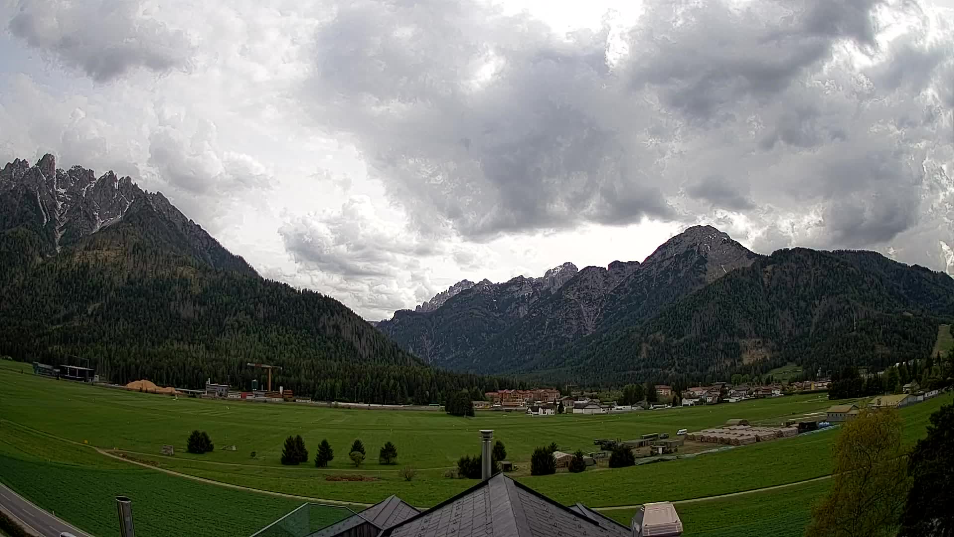 Web kamera Toblach Dolomiti – Pogled s Hotela Rosengarten