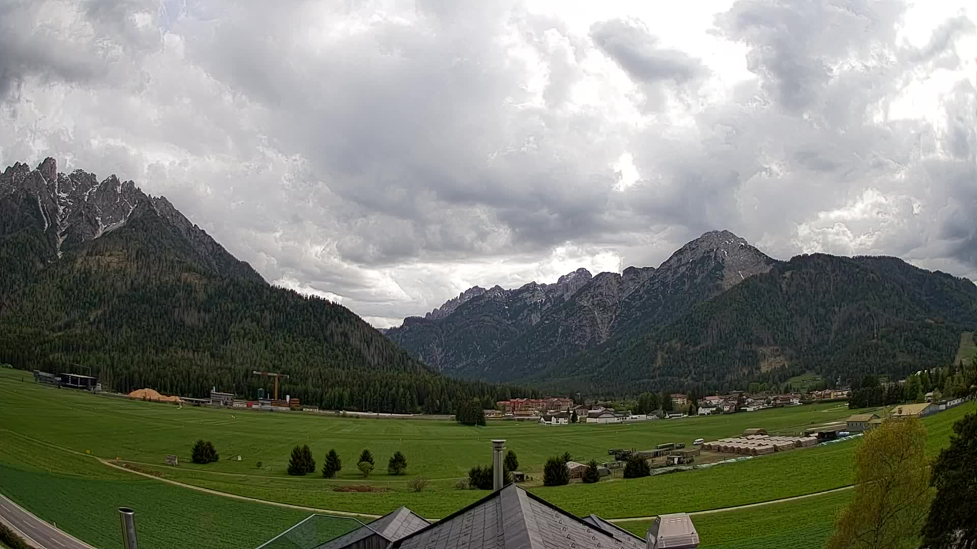 Web kamera Toblach Dolomiti – Pogled s Hotela Rosengarten