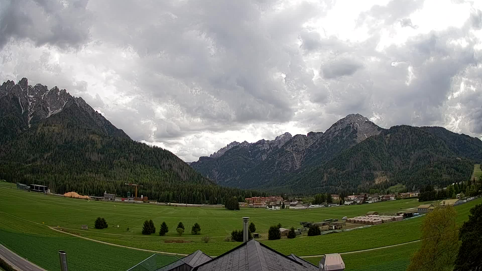 Web kamera Toblach Dolomiti – Pogled s Hotela Rosengarten