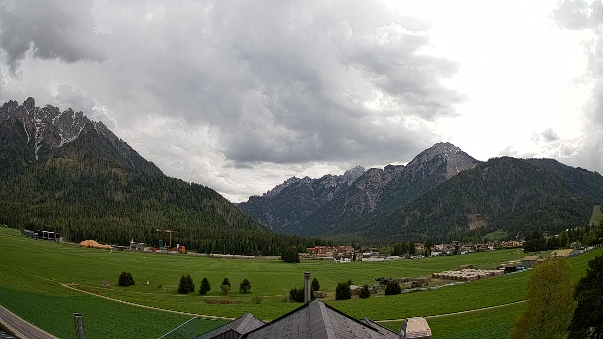 Web kamera Toblach Dolomiti – Pogled s Hotela Rosengarten