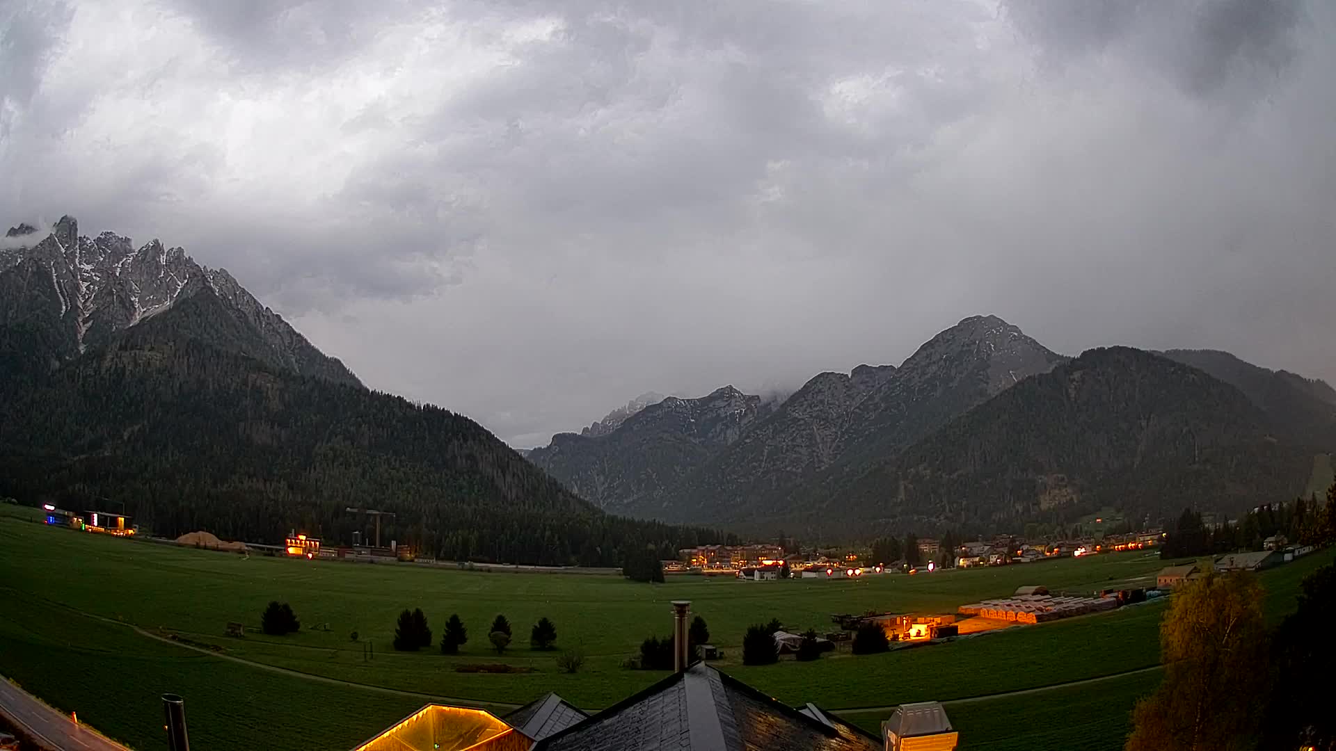 Web kamera Toblach Dolomiti – Pogled s Hotela Rosengarten