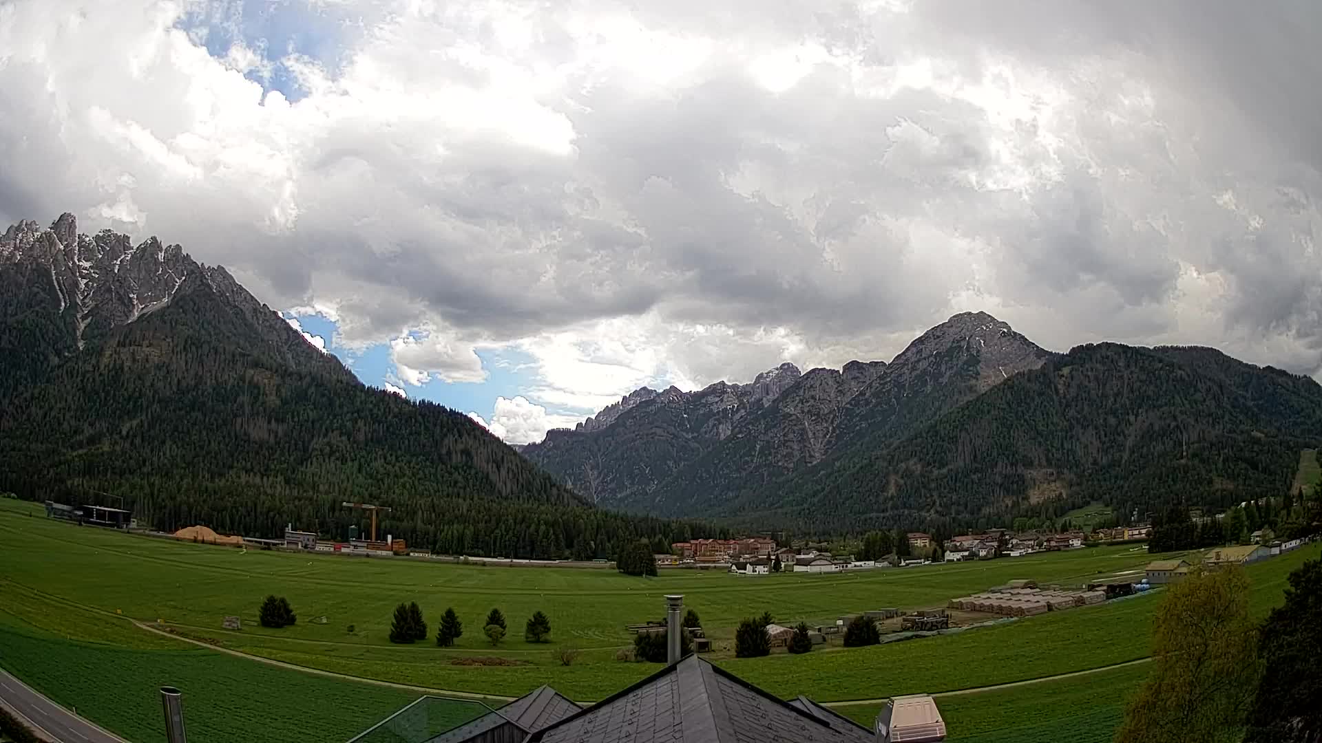 Web kamera Toblach Dolomiti – Pogled s Hotela Rosengarten