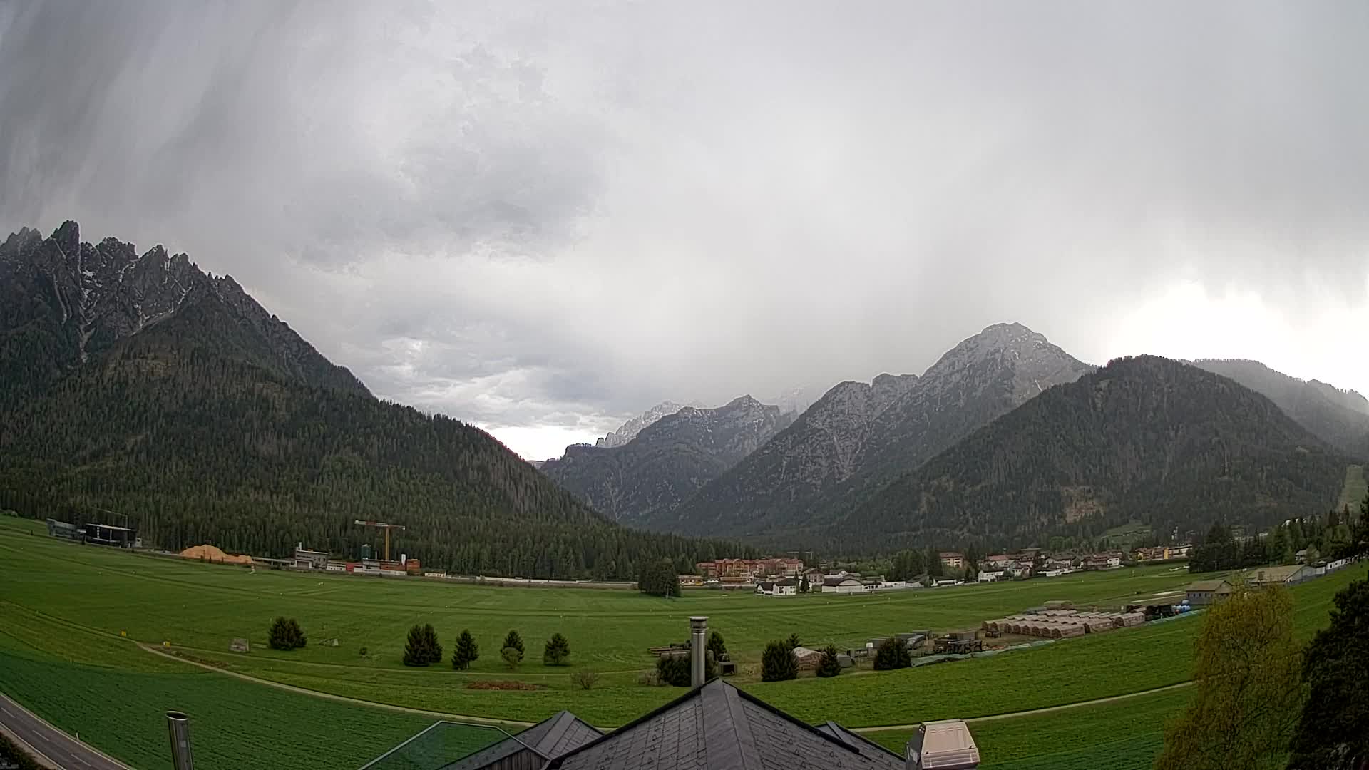 Web kamera Toblach Dolomiti – Pogled s Hotela Rosengarten