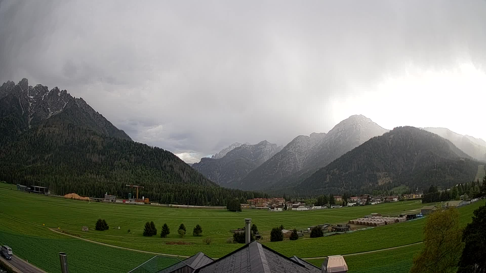 Spletna kamera Toblach Dolomiti – Pogled iz hotela Rosengarten