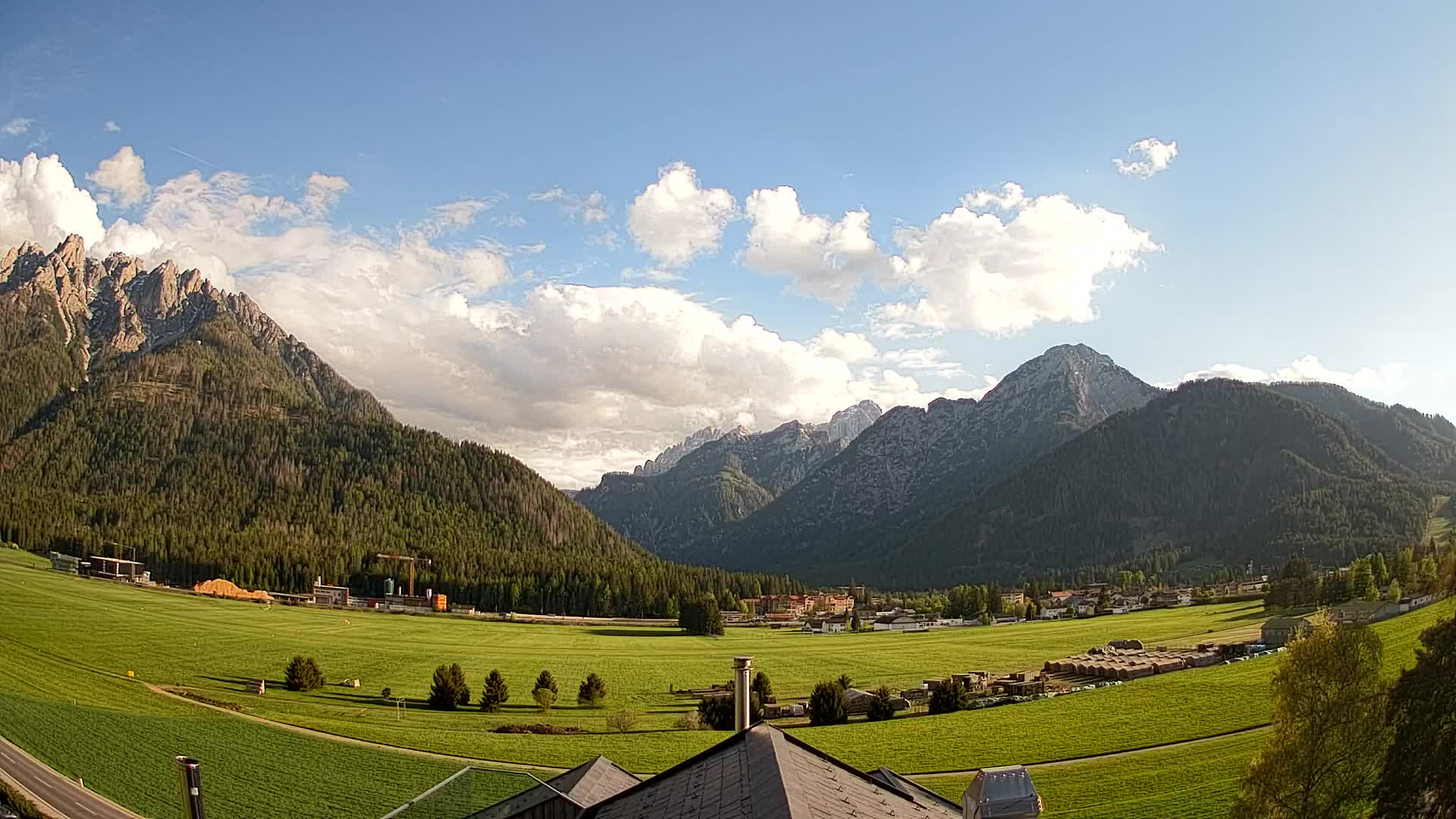 Web kamera Toblach Dolomiti – Pogled s Hotela Rosengarten