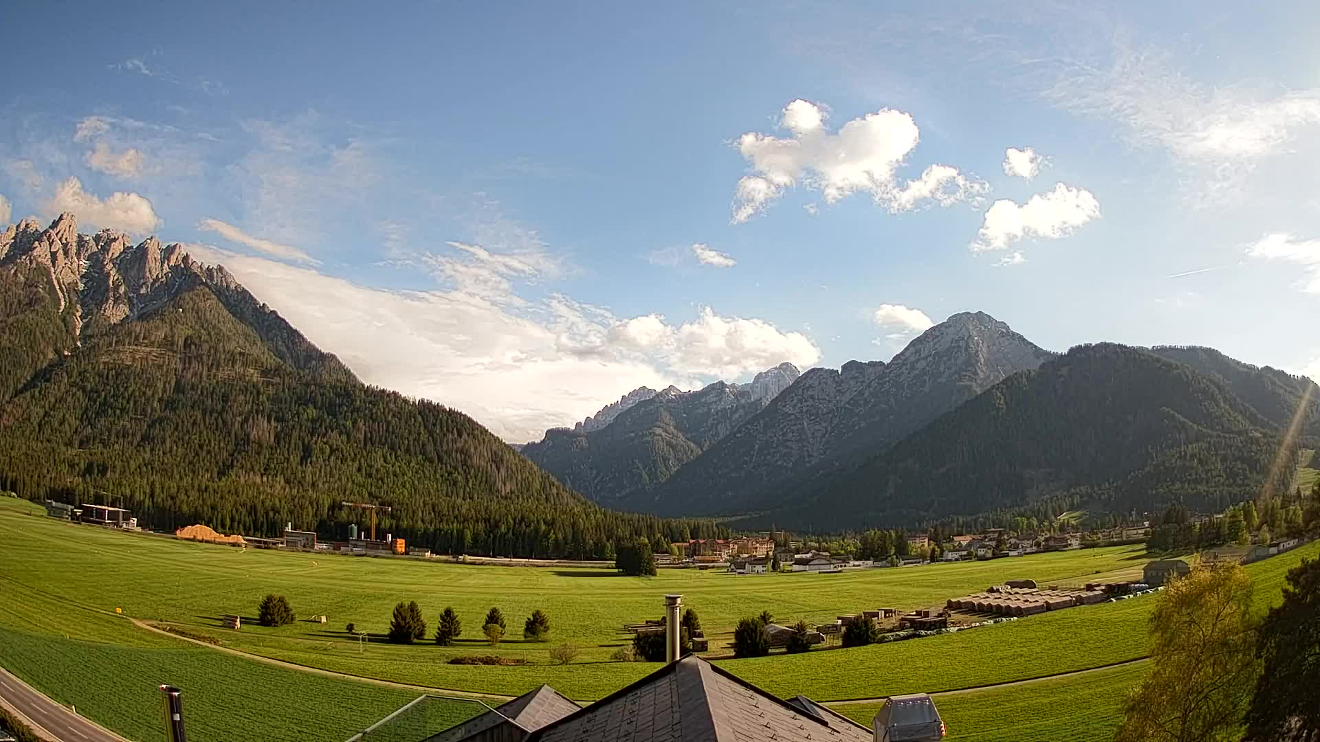 Web kamera Toblach Dolomiti – Pogled s Hotela Rosengarten