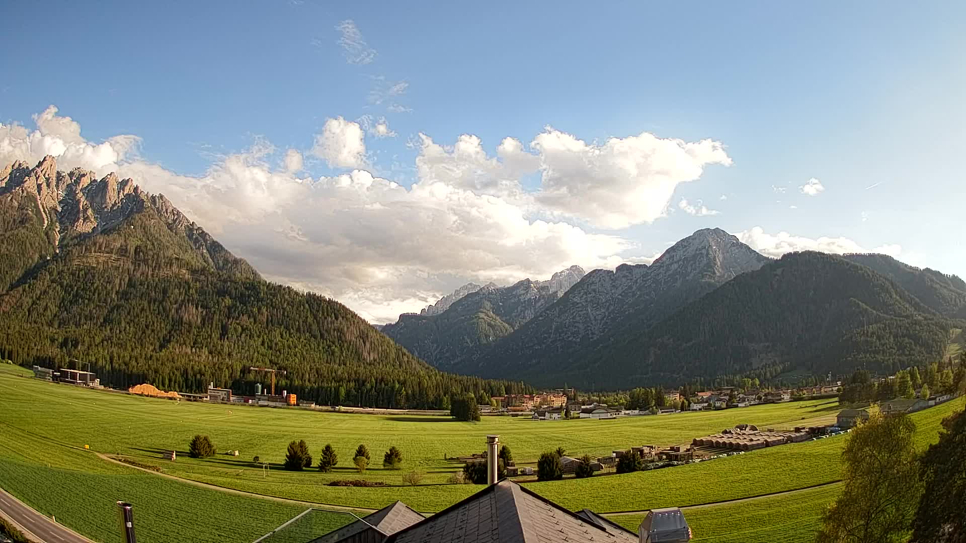 Web kamera Toblach Dolomiti – Pogled s Hotela Rosengarten