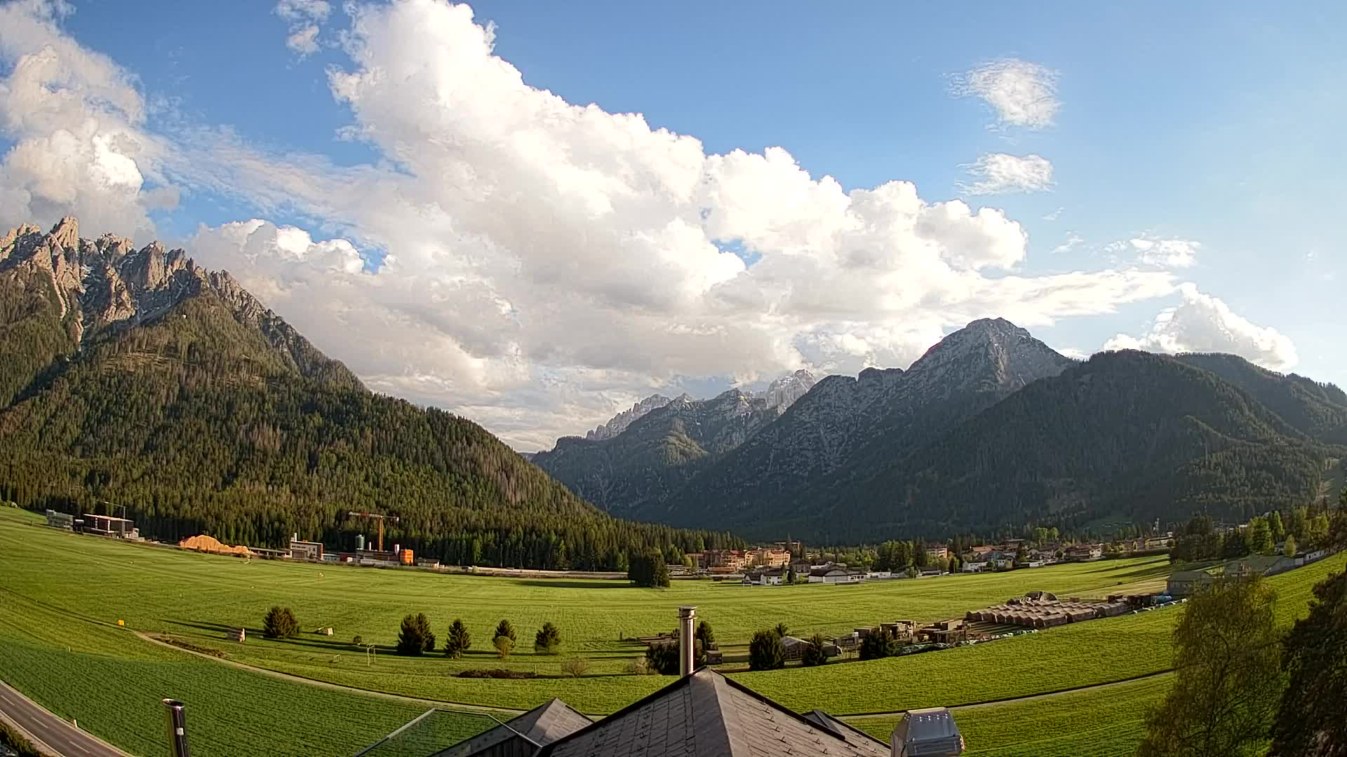 Web kamera Toblach Dolomiti – Pogled s Hotela Rosengarten