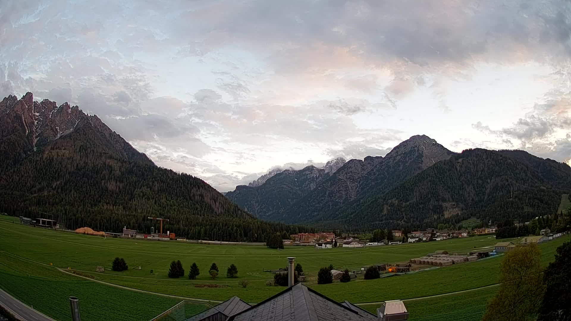 Spletna kamera Toblach Dolomiti – Pogled iz hotela Rosengarten
