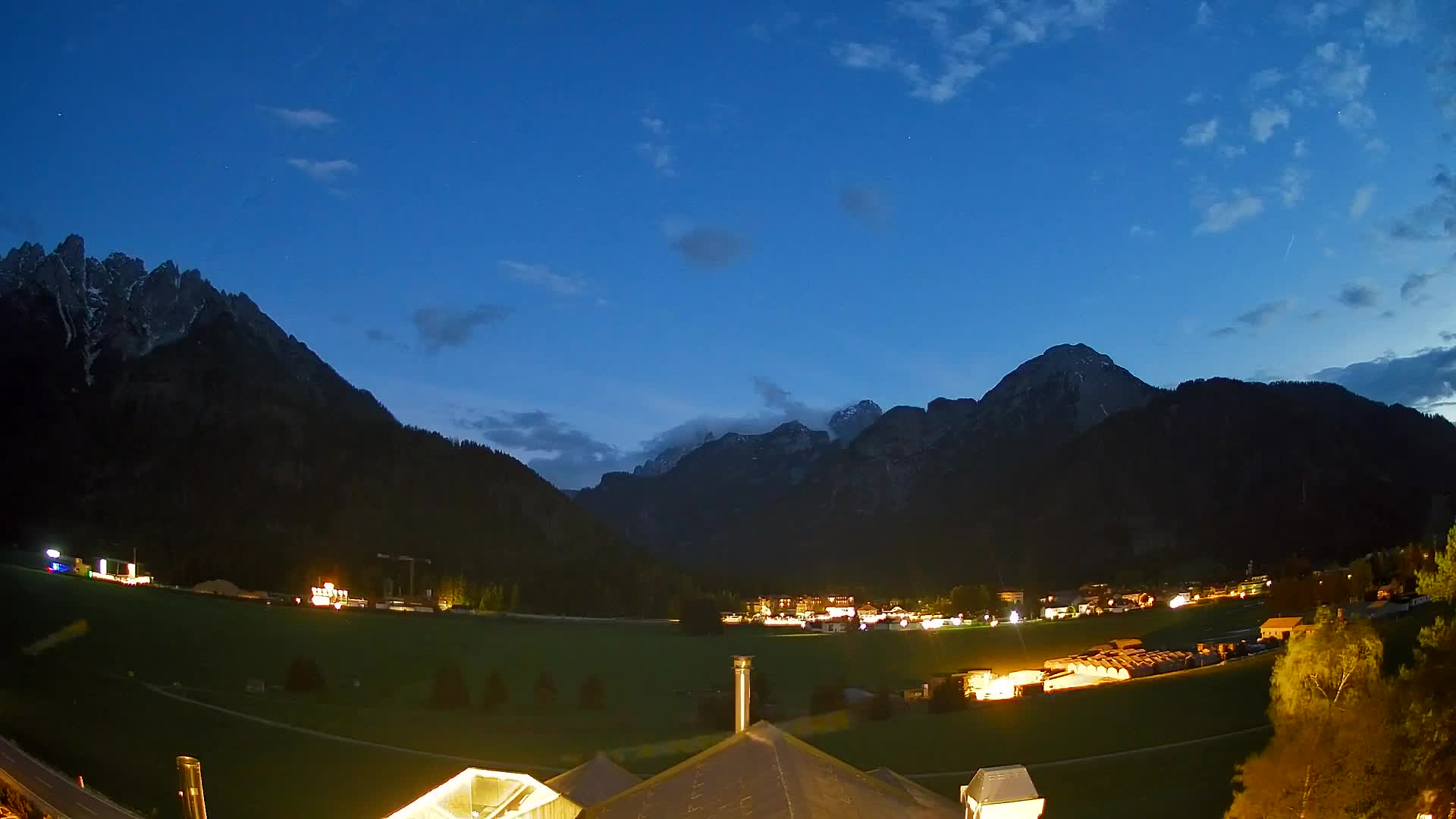 Web kamera Toblach Dolomiti – Pogled s Hotela Rosengarten