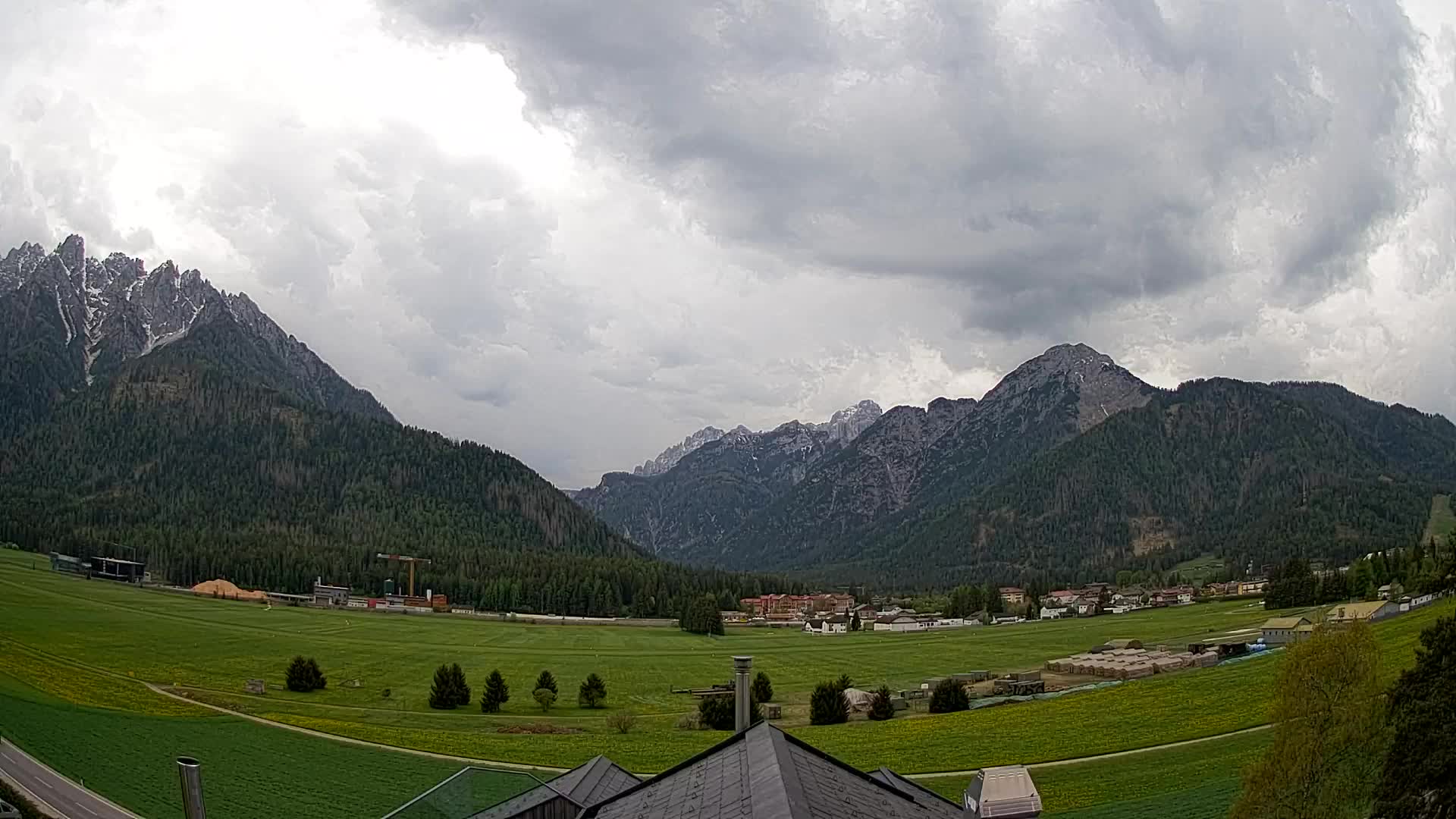 Web kamera Toblach Dolomiti – Pogled s Hotela Rosengarten