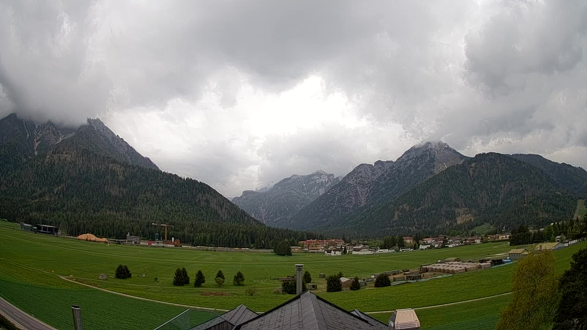 Web kamera Toblach Dolomiti – Pogled s Hotela Rosengarten