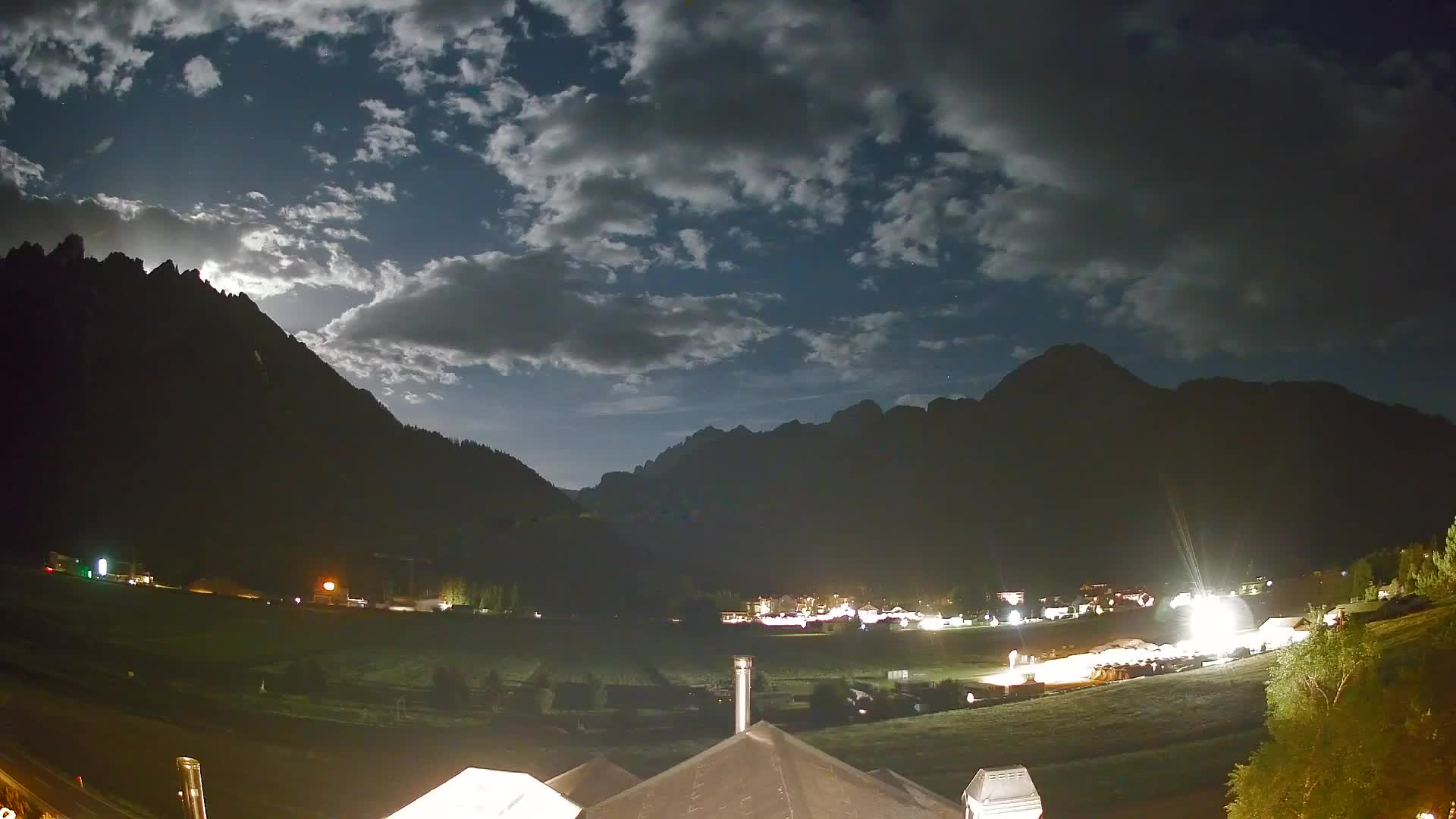 Web kamera Toblach Dolomiti – Pogled s Hotela Rosengarten